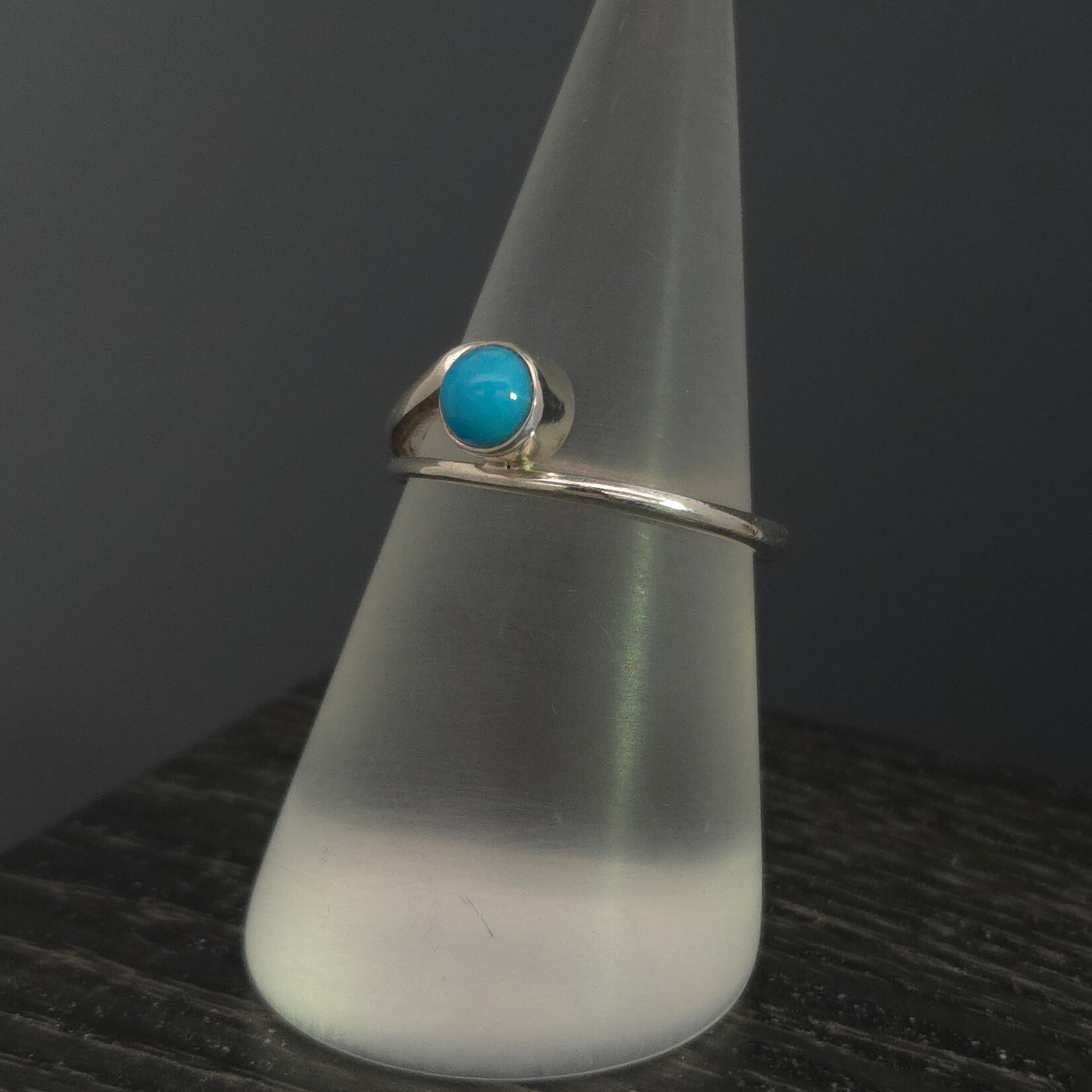 Modern Heirloom® Bypass Taper Ring w/ Turquoise 5mm Size 6.75