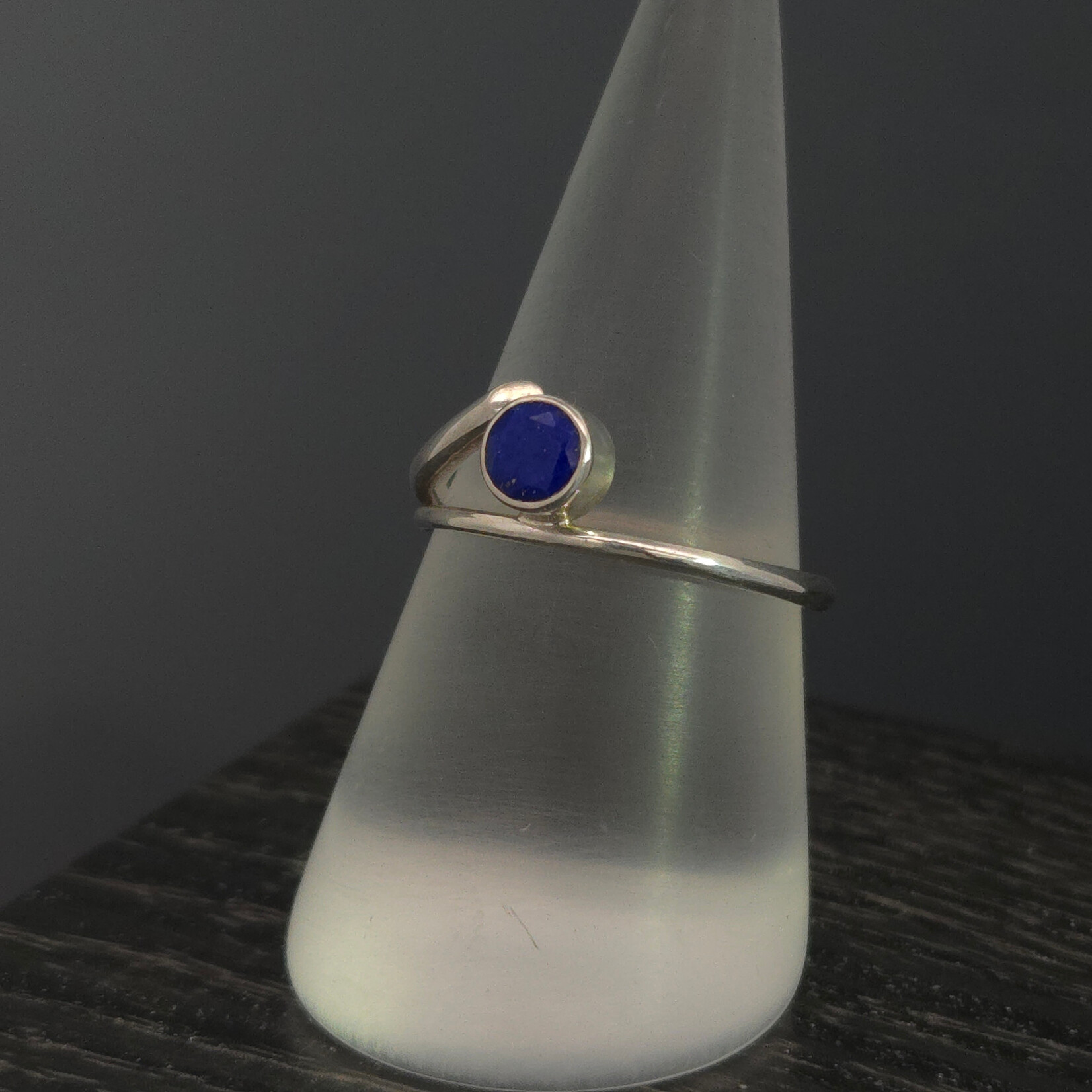 Modern Heirloom® Bypass Taper Ring w/ Lapis 5mm Size 8