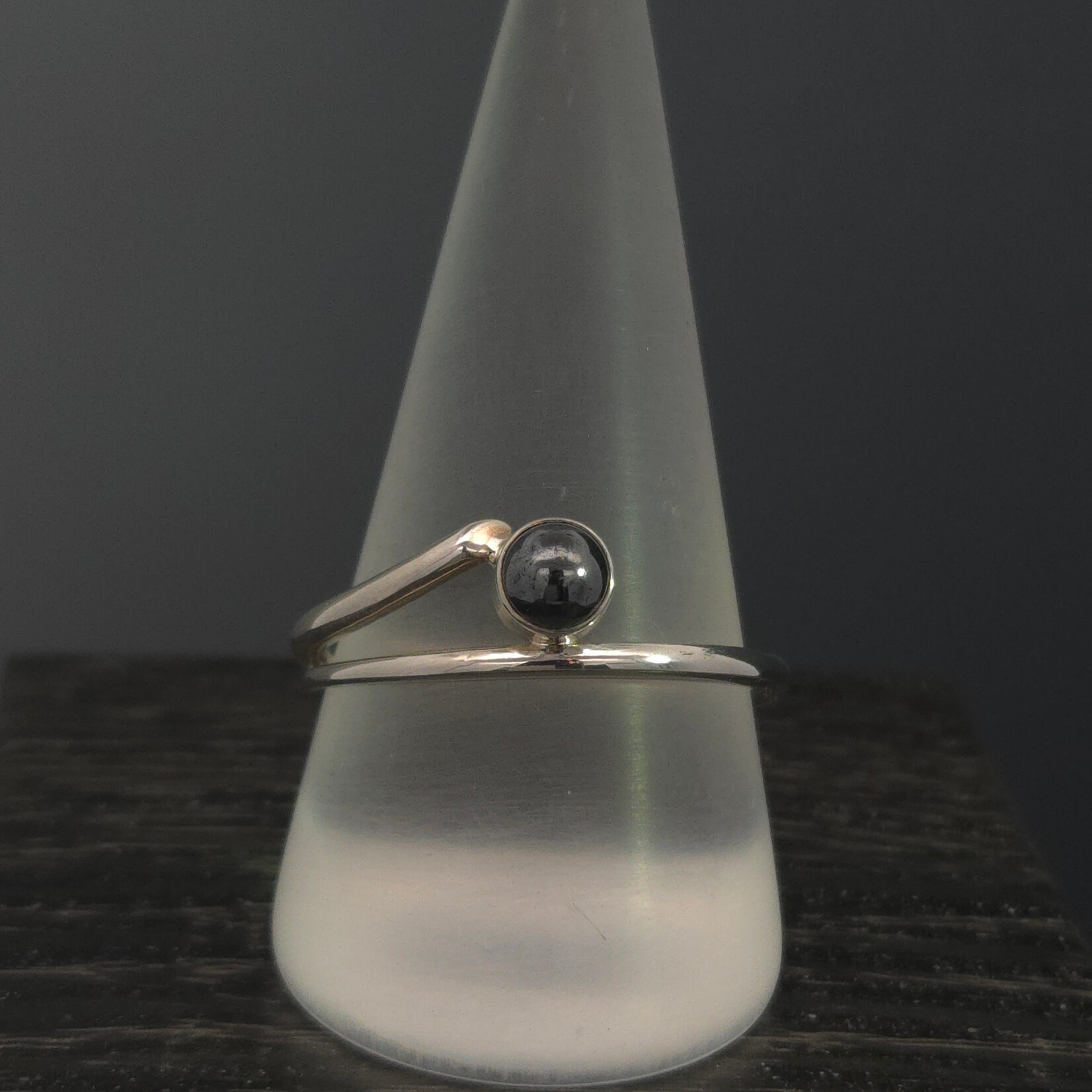 Modern Heirloom® Bypass Taper Ring w/ Hematite 5mm Sz 11.5