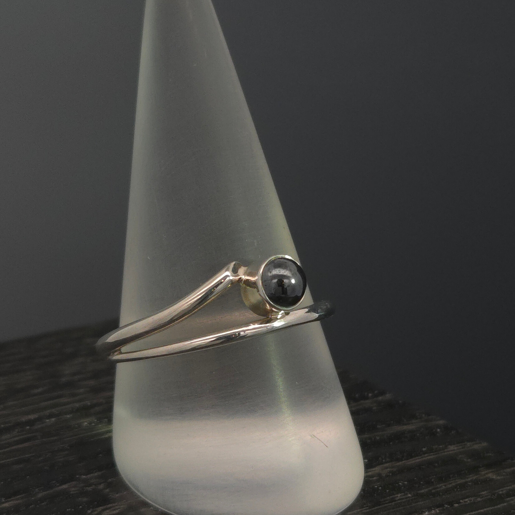 Modern Heirloom® Bypass Taper Ring w/ Hematite 5mm Sz 11.5