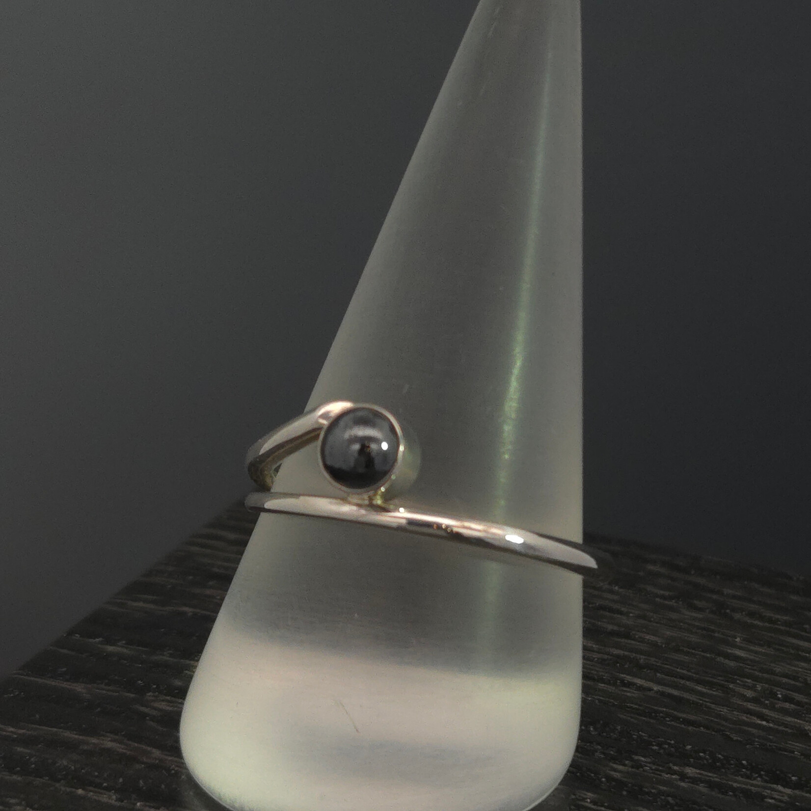 Modern Heirloom® Bypass Taper Ring w/ Hematite 5mm Sz 11.5