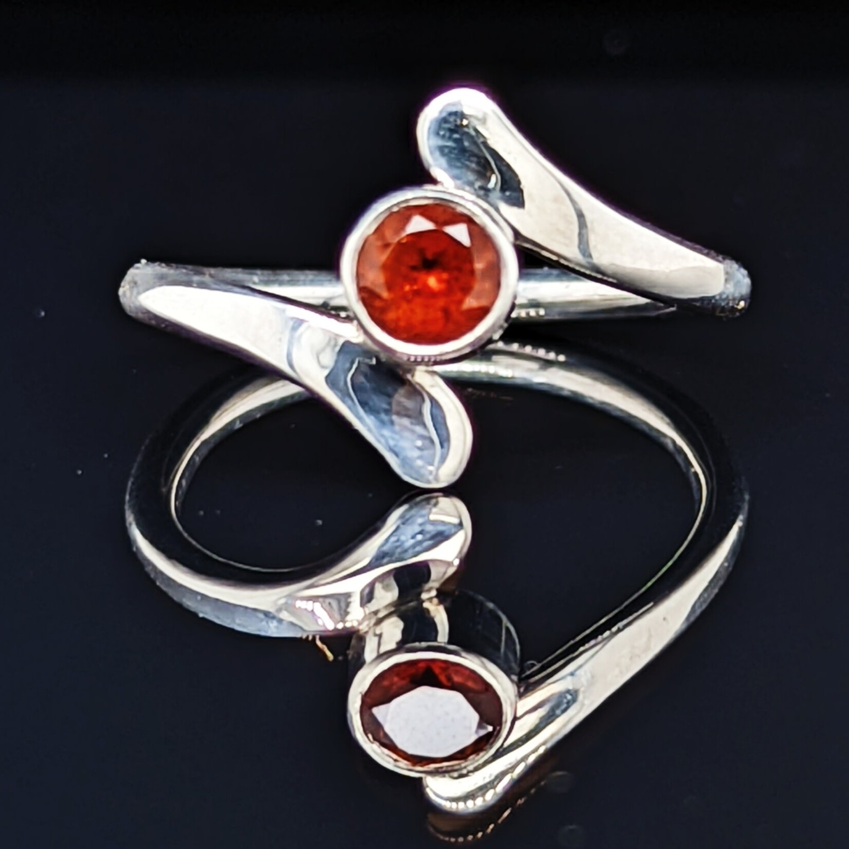 Modern Heirloom® Bypass Ring w/ 5mm Garnet, Sz6.5