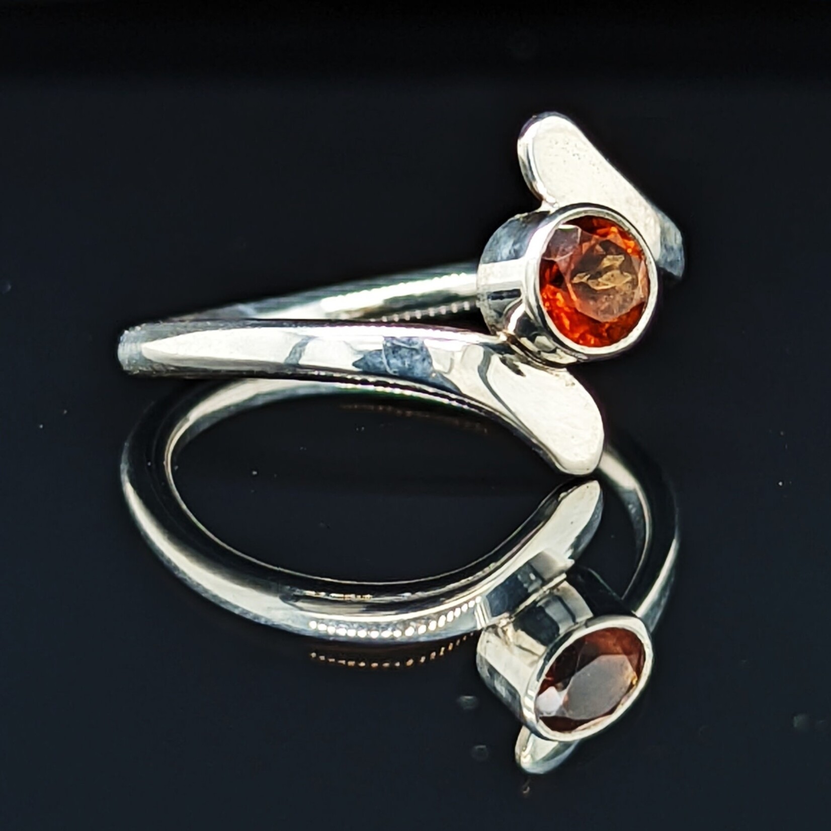 Modern Heirloom® Bypass Ring w/ 5mm Garnet, Sz6.5