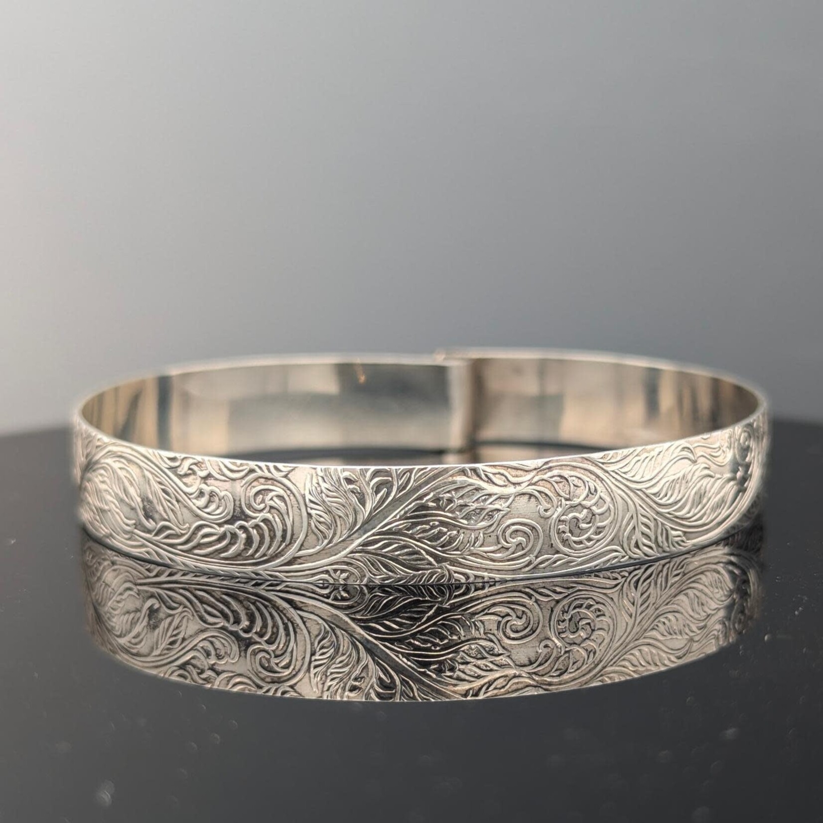 Modern Heirloom® Fiddlehead Fern, Embossed Scroll Clasp Bracelet, 10mm