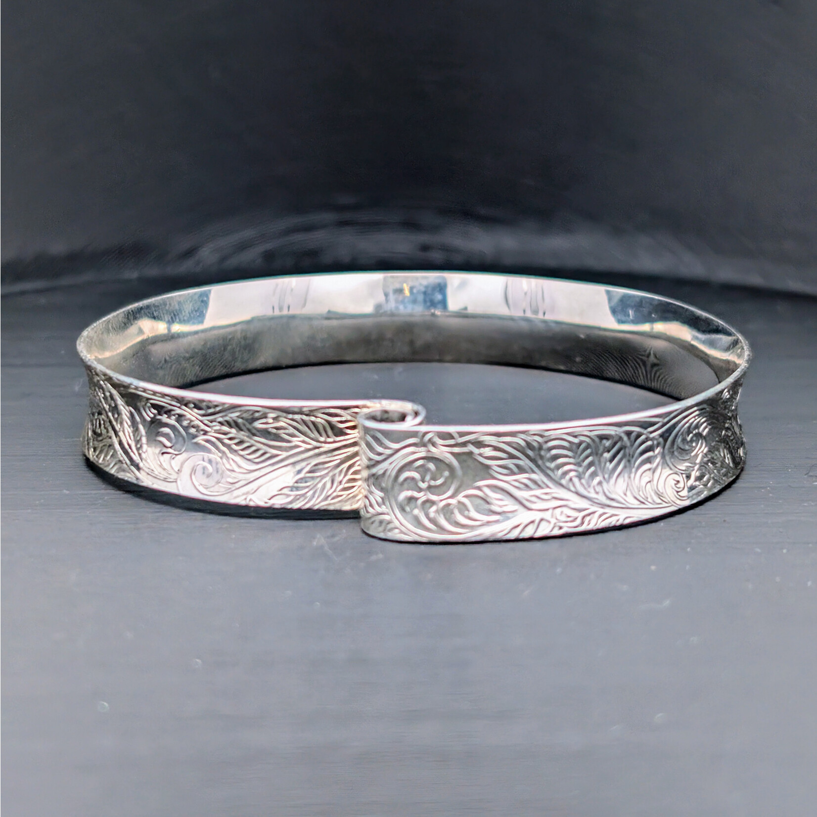 Modern Heirloom® Fiddlehead Fern, Die-Struck Scroll Bracelet, Concave, 10mm