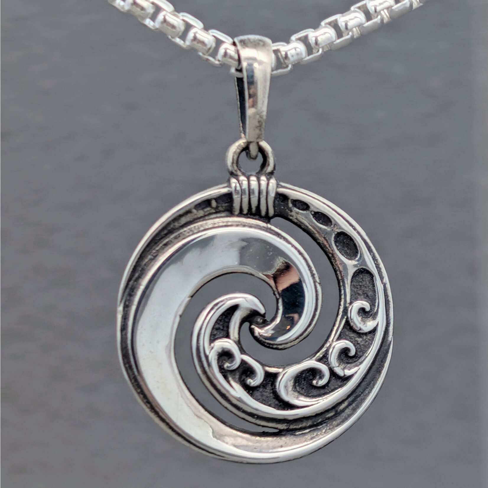 Modern Heirloom® Kuru Medallion, 18" Rounded Box 2.6mm
