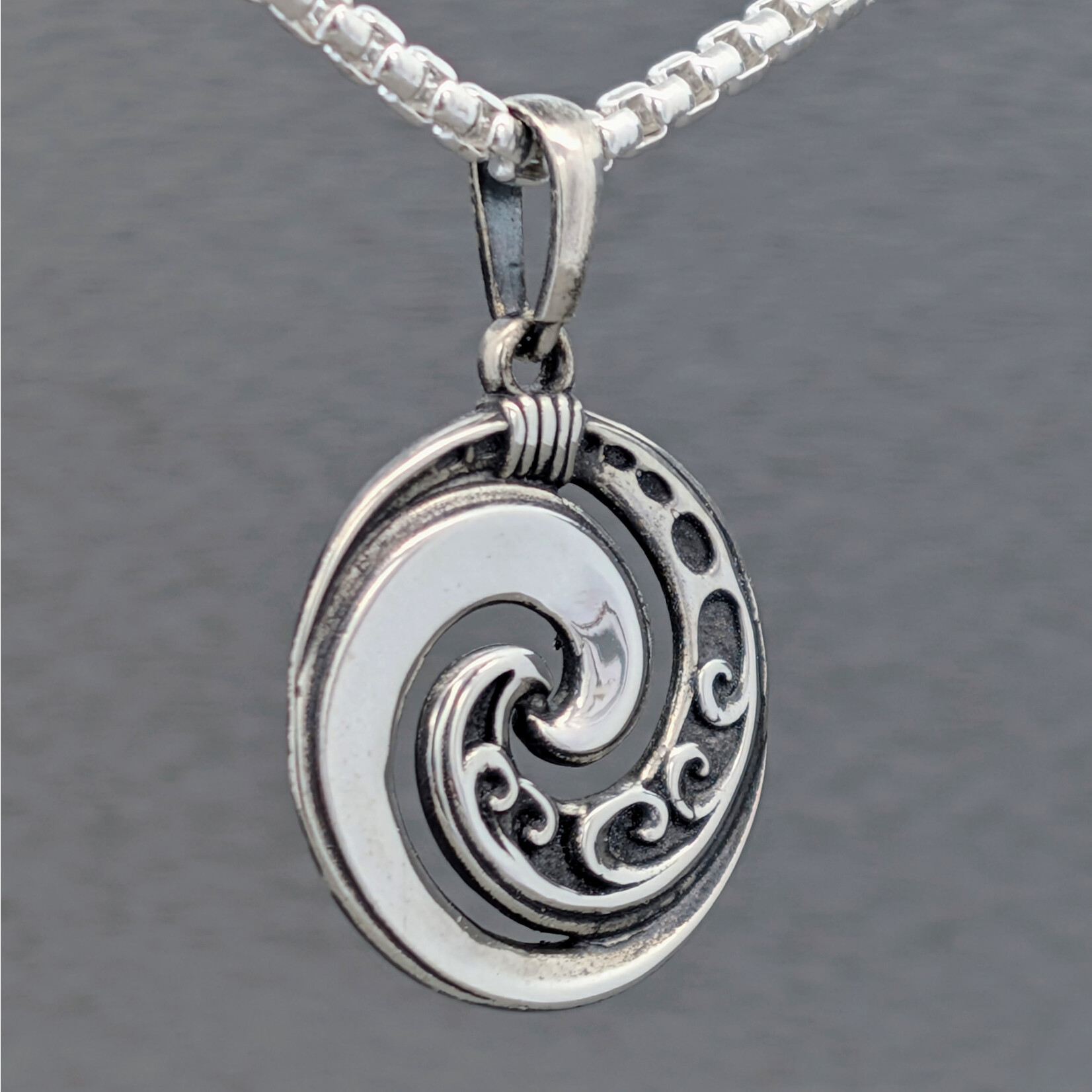 Modern Heirloom® Kuru Medallion, 18" Rounded Box 2.6mm