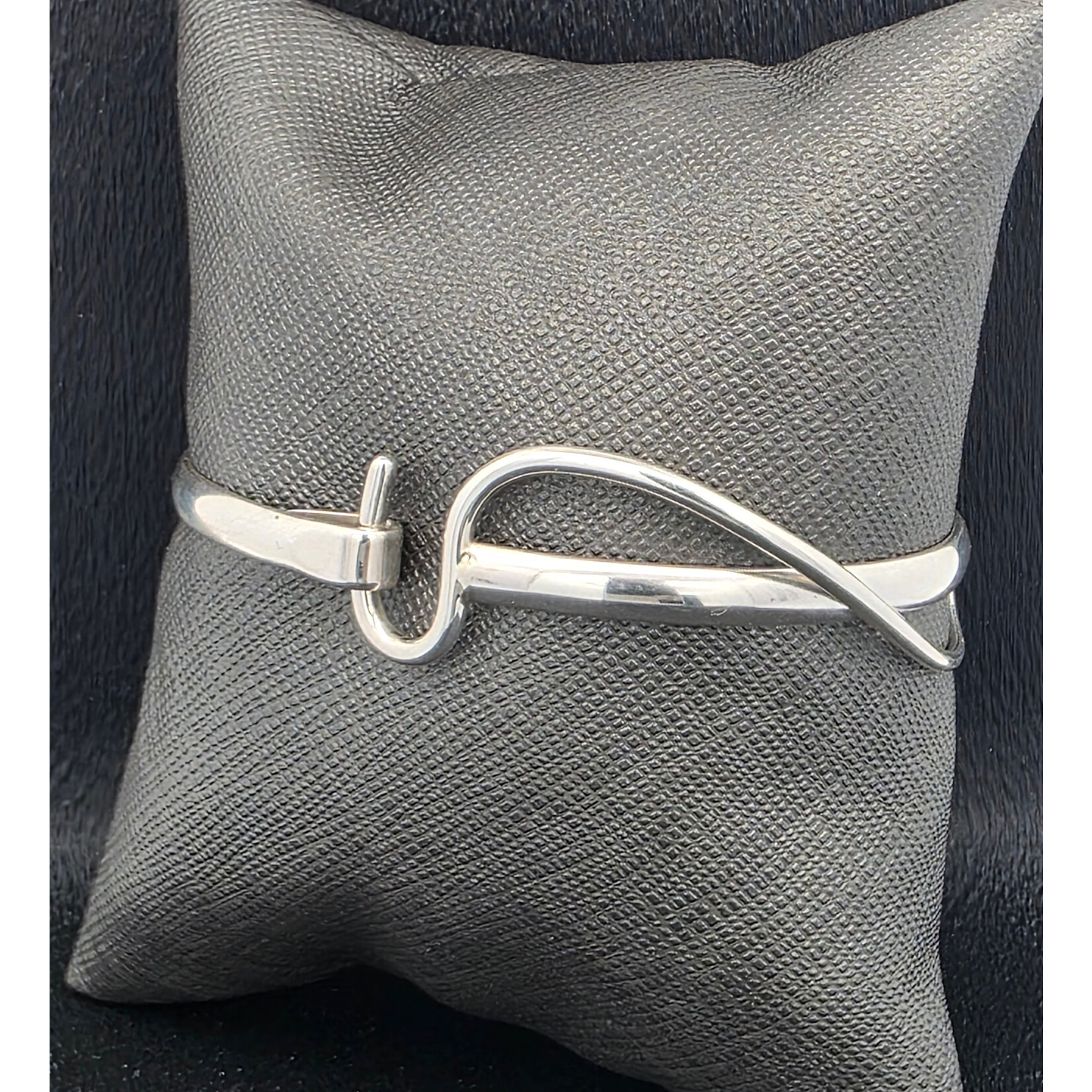 Modern Heirloom® Artist Choice Hook Bracelet 4mm wide, Silver