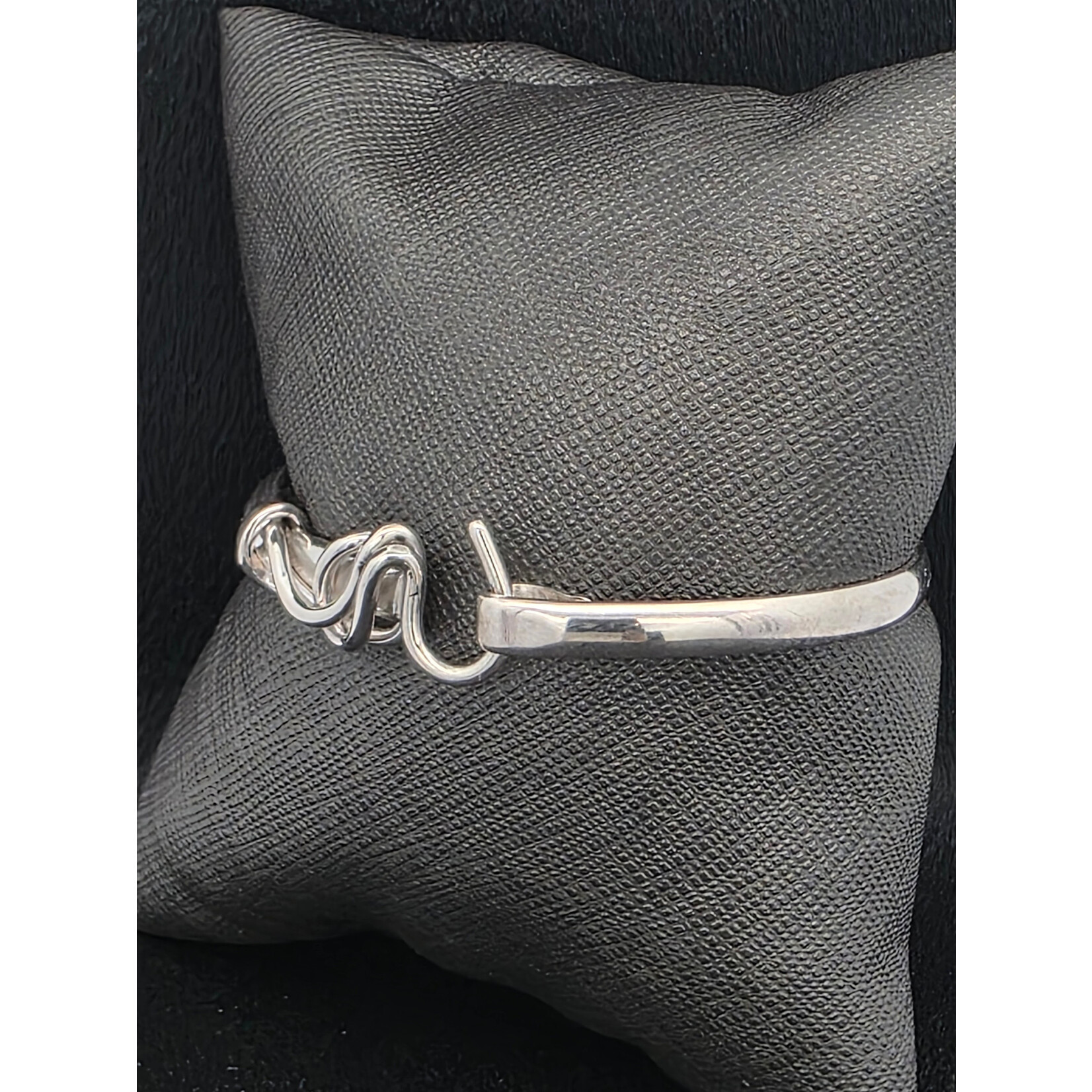 Modern Heirloom® Artist Choice Hook Bracelet 4mm wide , 6" Silver