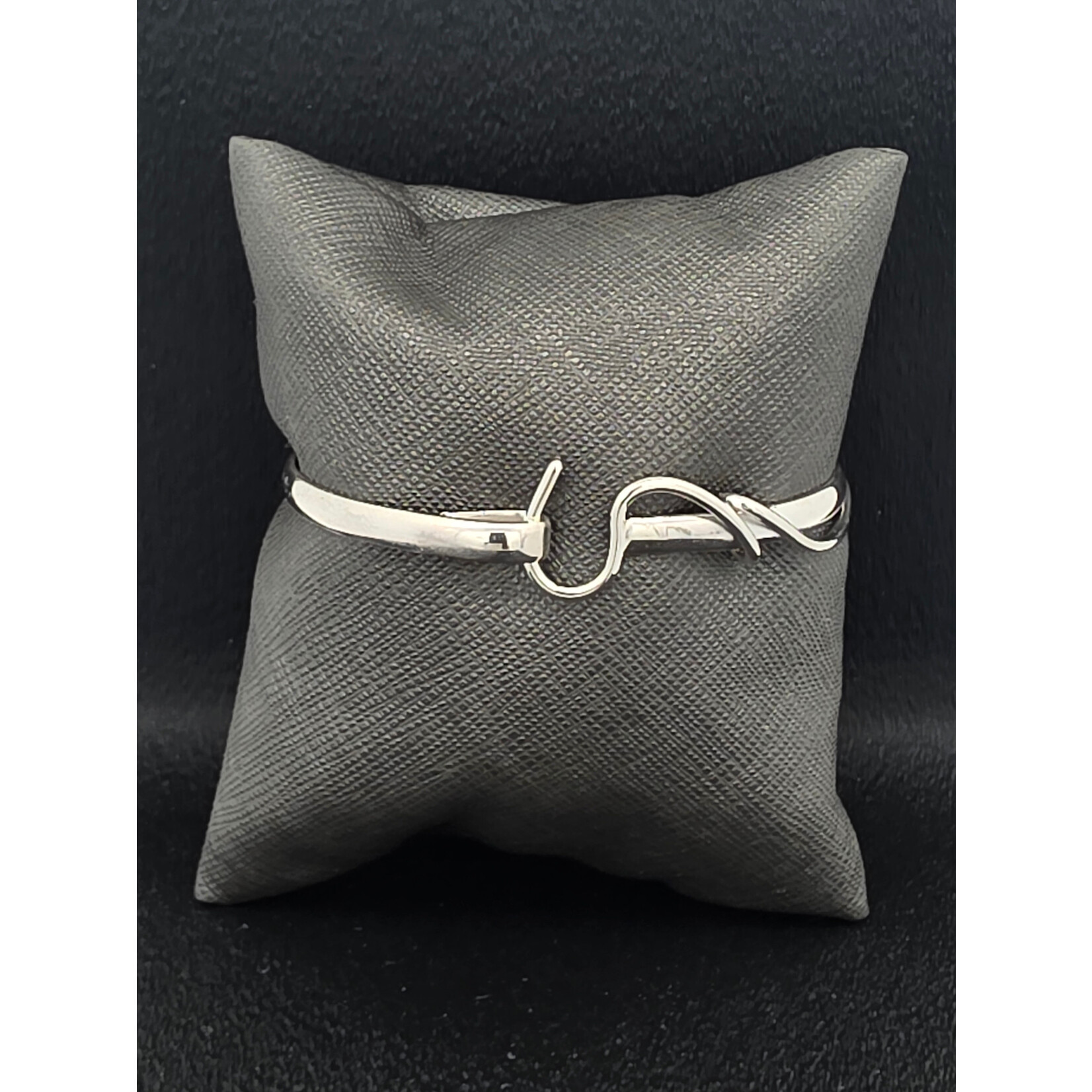 Modern Heirloom® Artist Choice Hook Bracelet 4mm wide , 6.5 ". silver