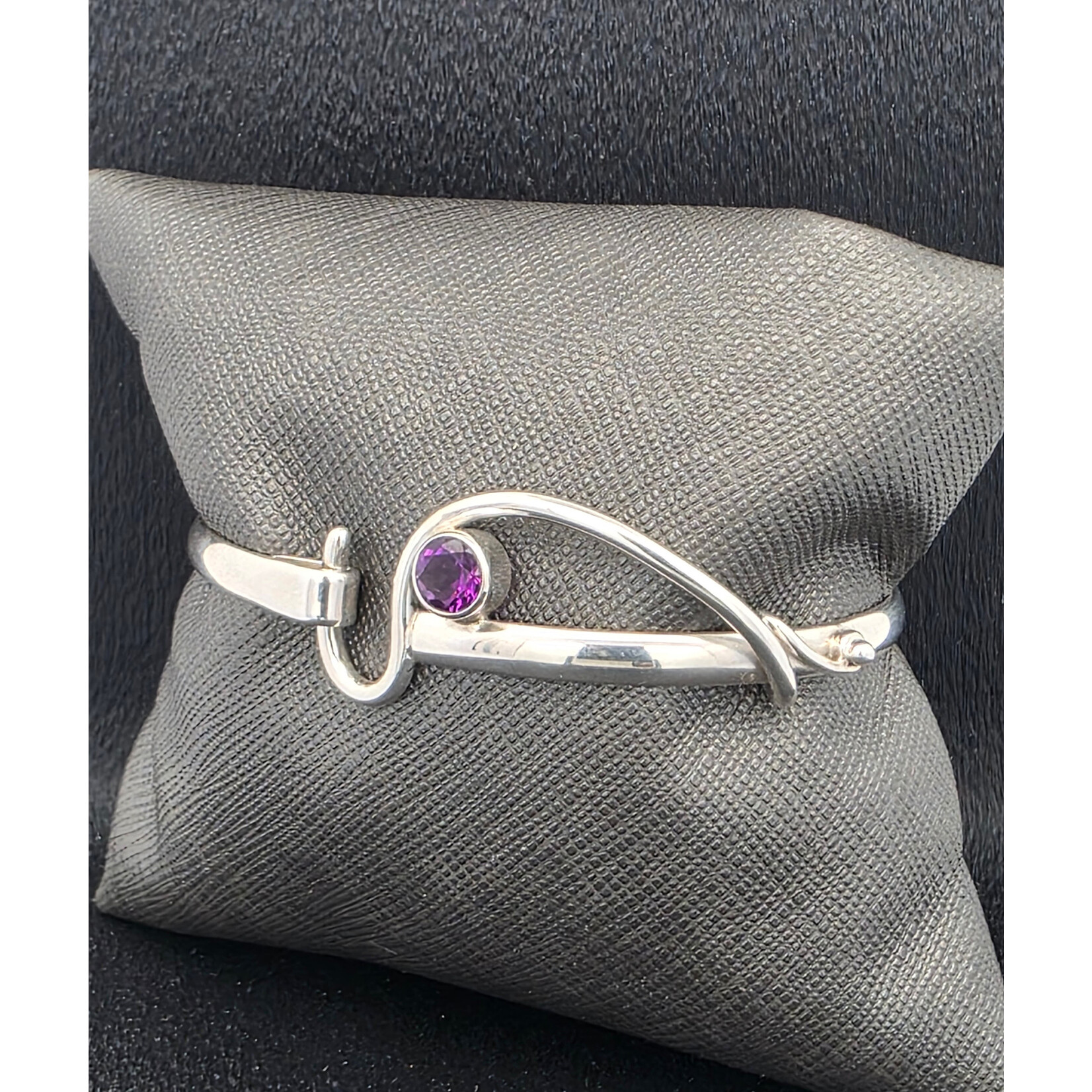 Modern Heirloom® AC Hook Bracelet, Amethyst 6mm