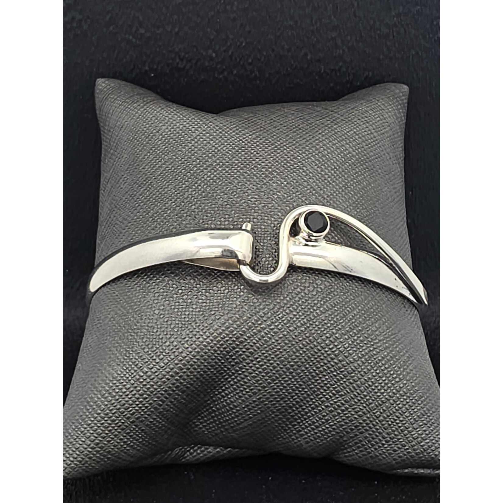 Modern Heirloom® AC Hook Bracelet Black Spinel 5m