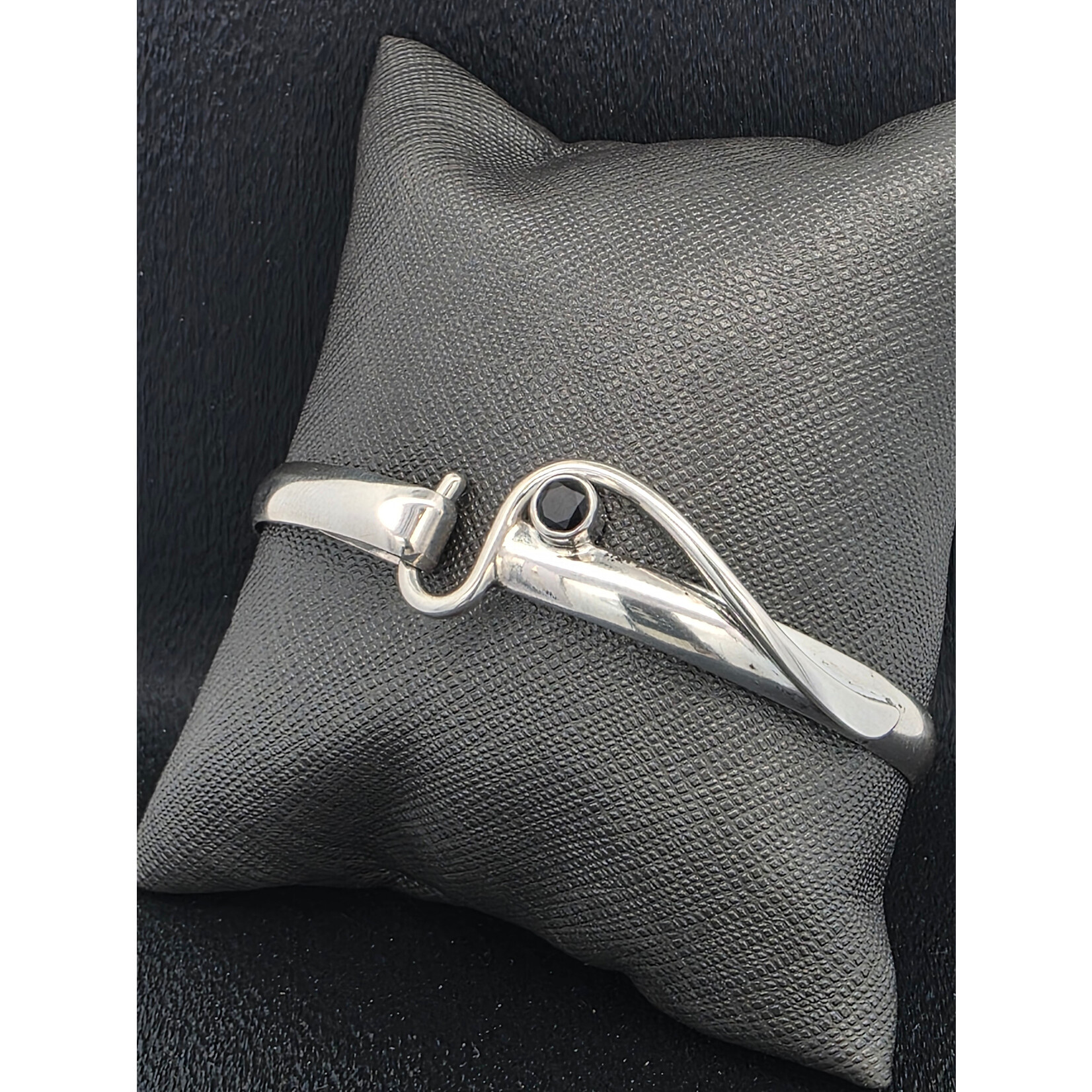 Modern Heirloom® AC Hook Bracelet Black Spinel 5m