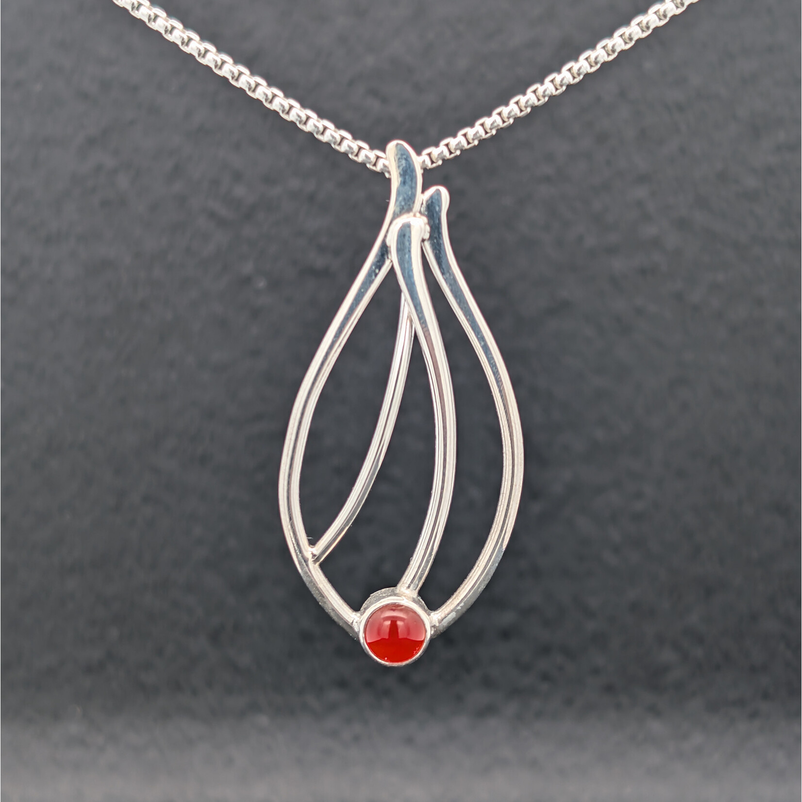 Modern Heirloom® Seagrass Pendant w/ 5mm Carnelian on 18" RDB