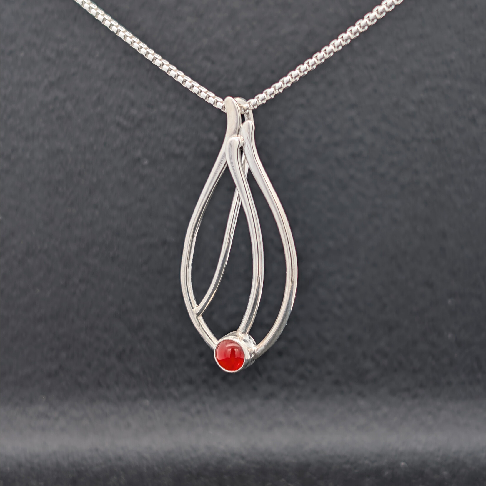 Modern Heirloom® Seagrass Pendant w/ 5mm Carnelian on 18" RDB