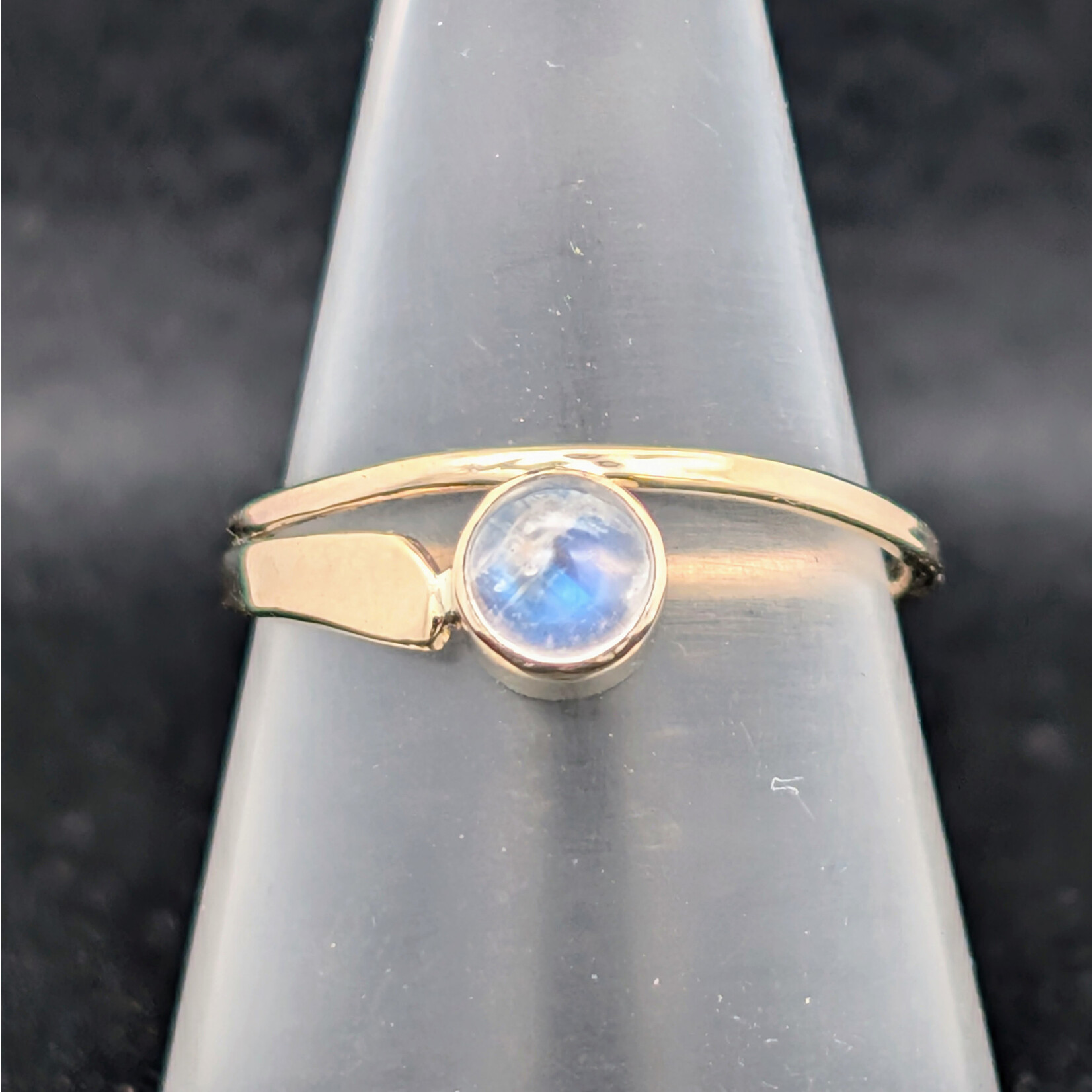 Modern Heirloom® Moonstone Bypass Ring, 14KY, 5mm Cab, Sz7.25