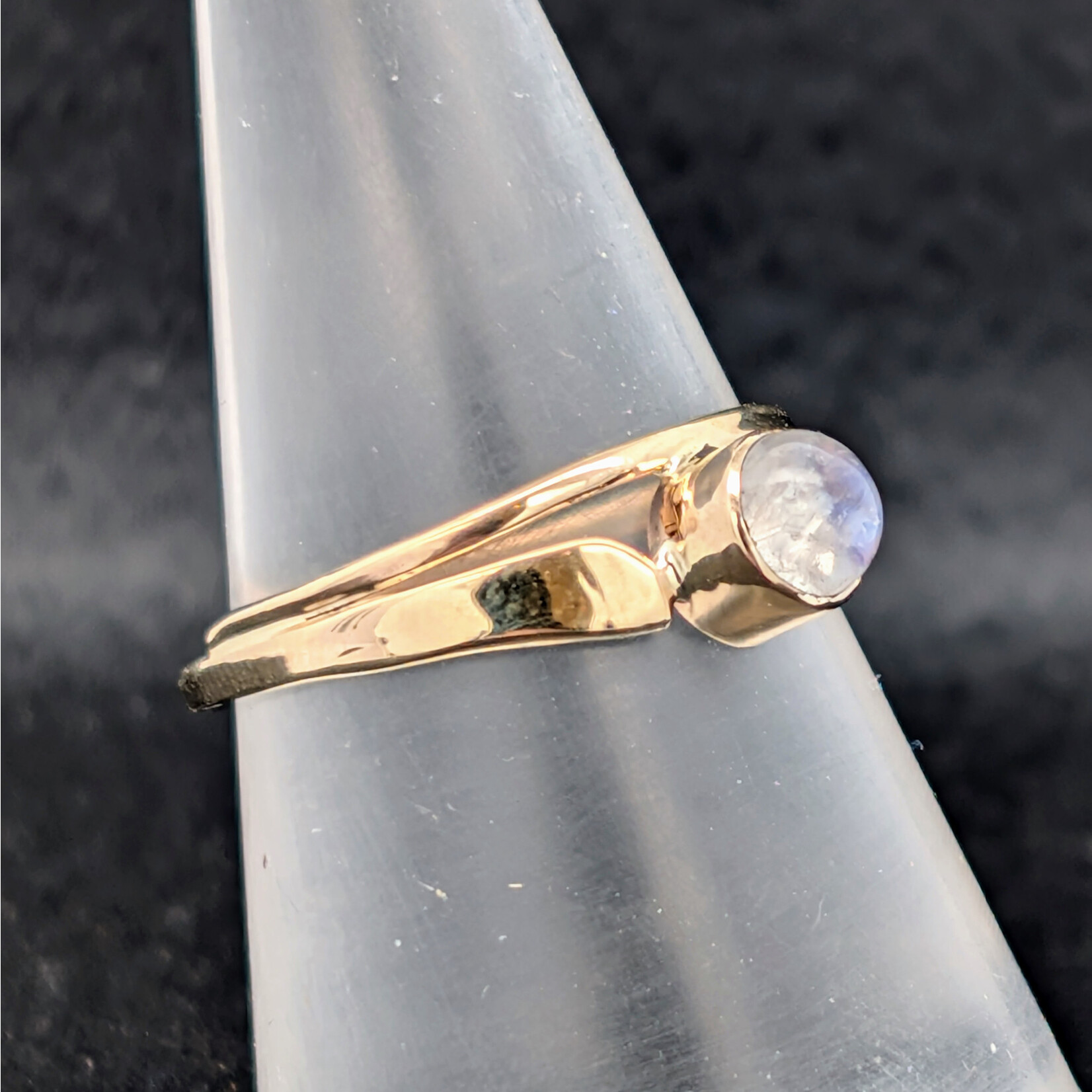 Modern Heirloom® Moonstone Bypass Ring, 14KY, 5mm Cab, Sz7.25