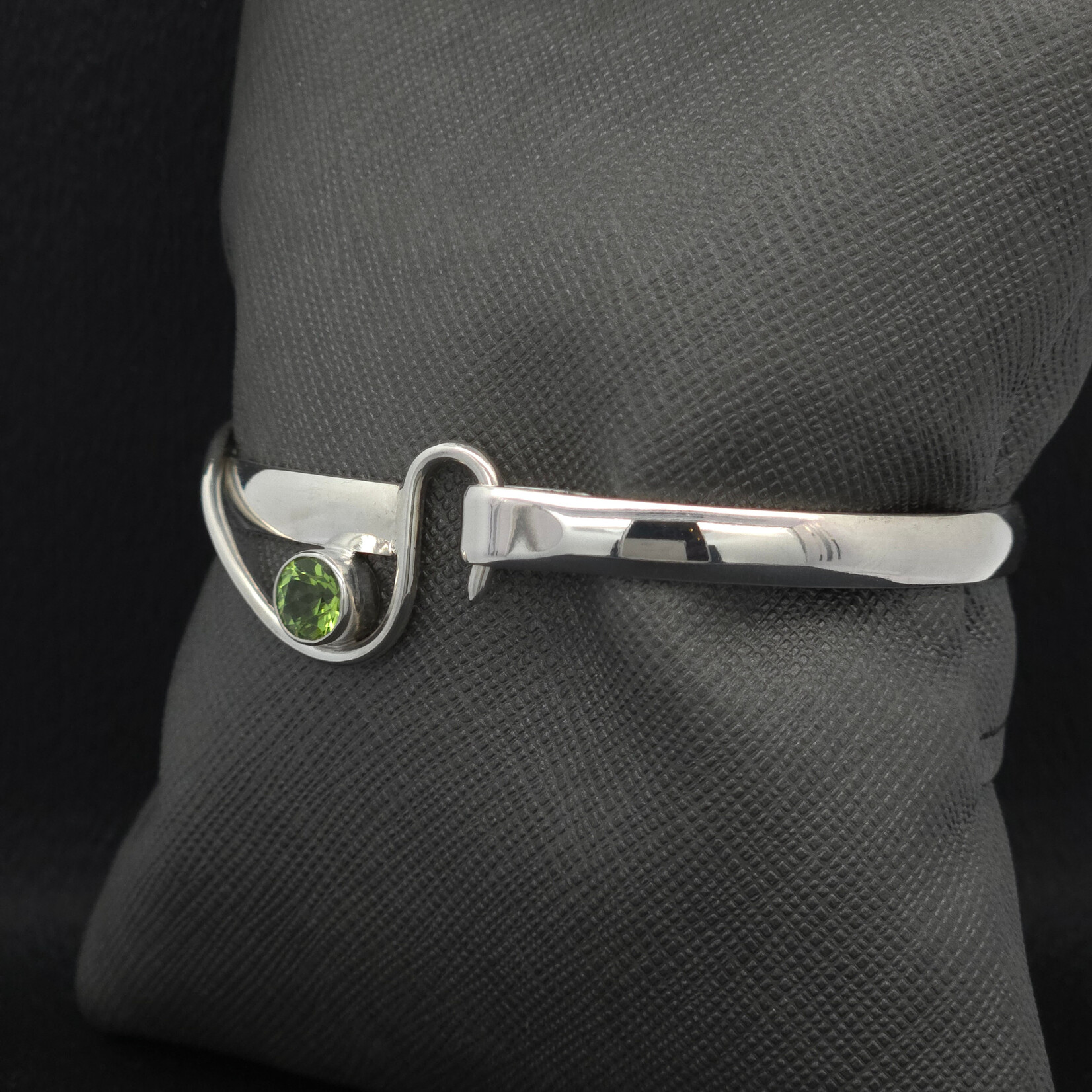 Modern Heirloom® AC Hook Bracelet, Peridot 6mm, Sz 7.5”