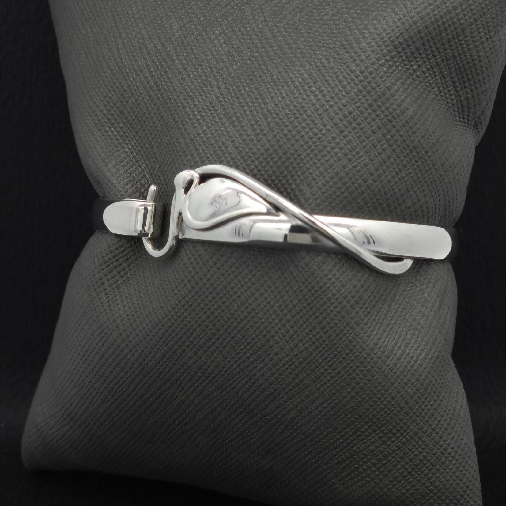 Modern Heirloom® Pelican AC Hook Bracelet, SS, 7.5 "