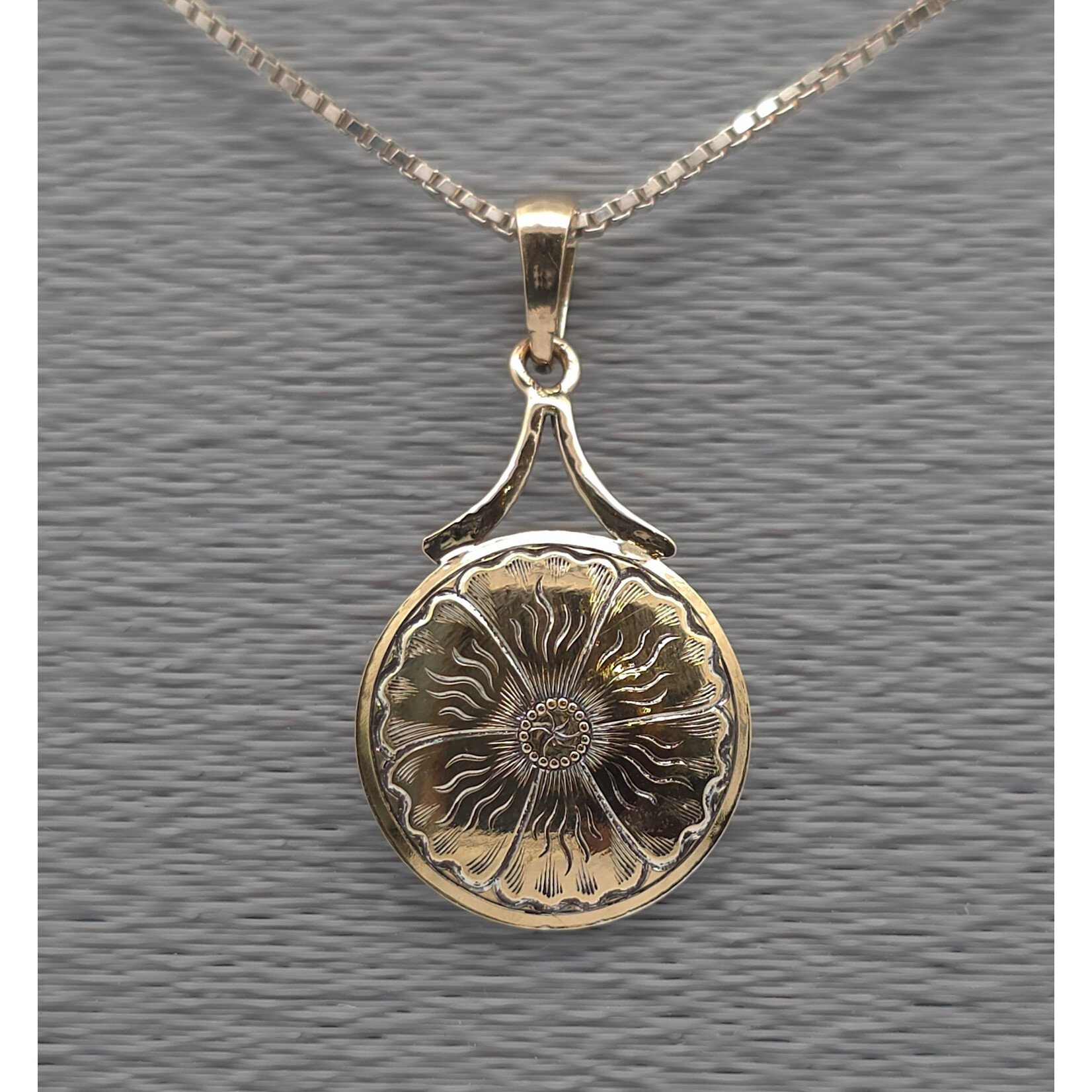 Modern Heirloom® 18KY & Sterling Bimetal Flower Medallion - Ray Cover Engraved