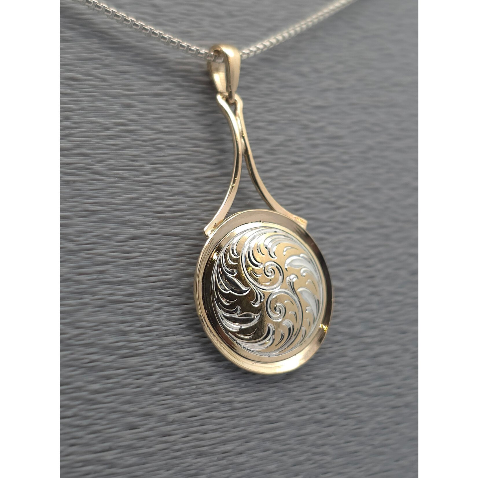 Modern Heirloom® 18KY & Sterling Bimetal Flare Cut Scroll Medallion - Ray Cover Engraved