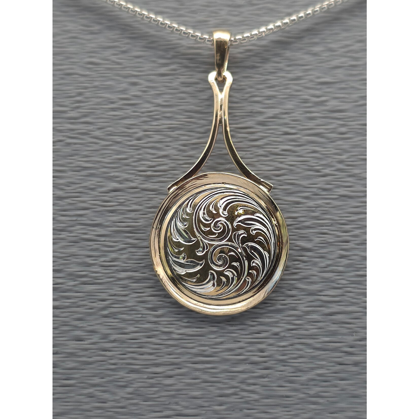 Modern Heirloom® 18KY & Sterling Bimetal Flare Cut Scroll Medallion - Ray Cover Engraved