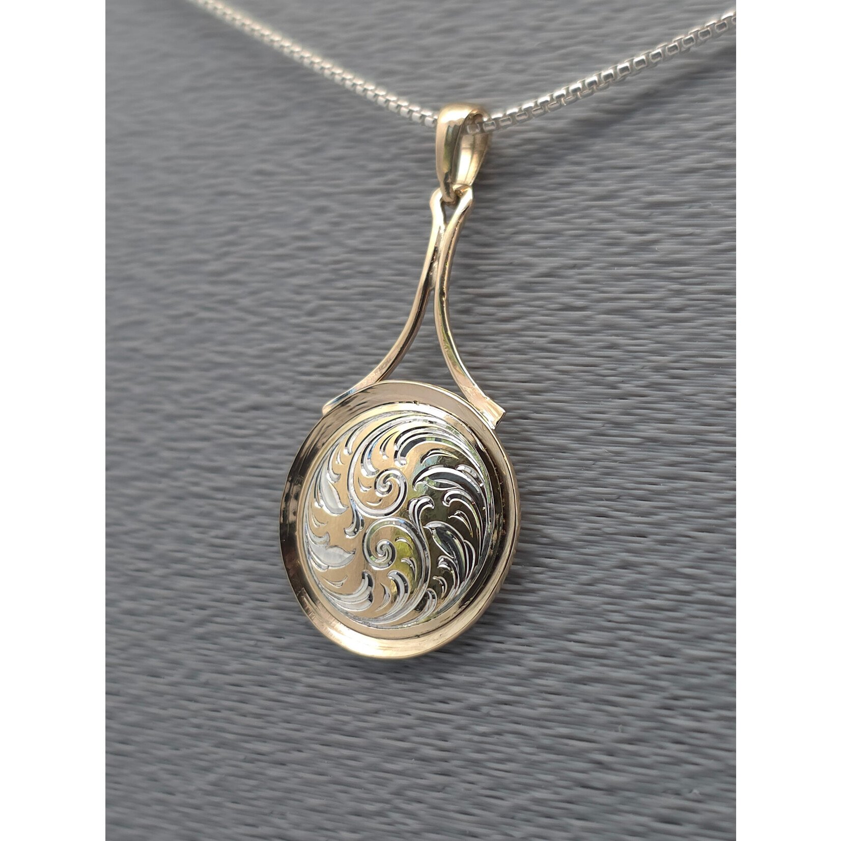 Modern Heirloom® 18KY & Sterling Bimetal Flare Cut Scroll Medallion - Ray Cover Engraved