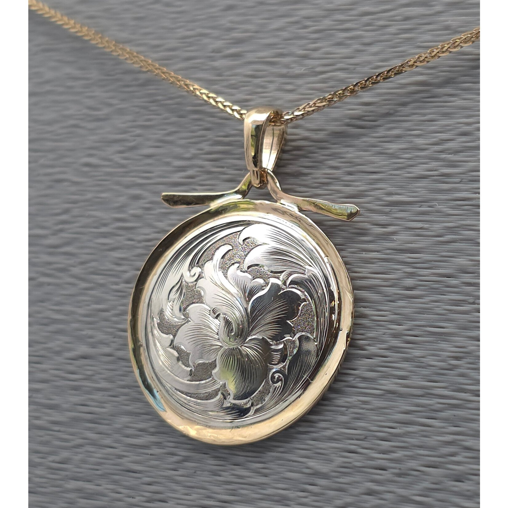 Modern Heirloom® Sterling Floral Disk w/ 14KY Border & Bail - Ray Cover Engraved