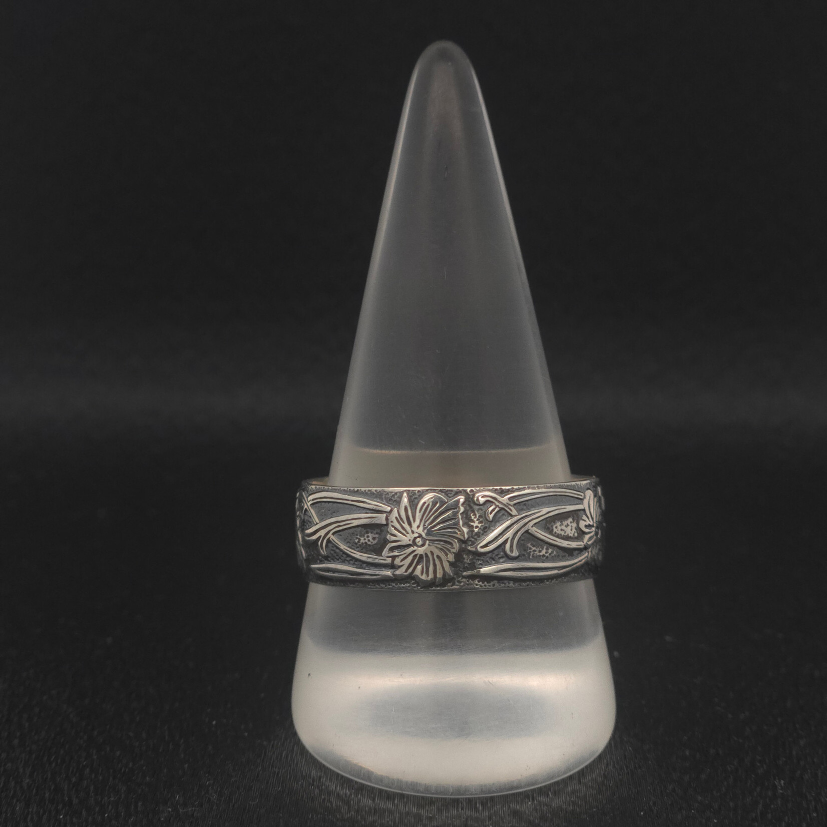 Modern Heirloom® Flower and Vines Milled Half Round Band, 8mm, Sterling