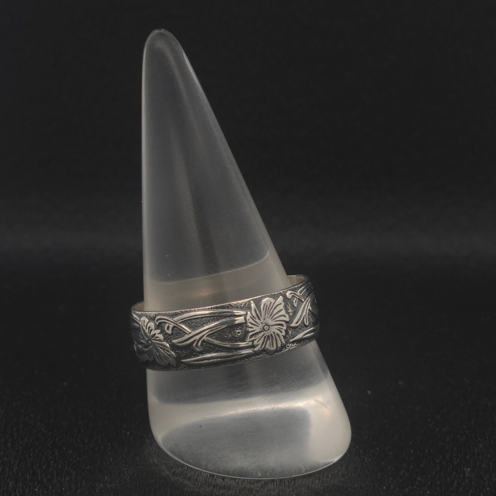 Modern Heirloom® Flower and Vines Milled Half Round Band, 8mm, Sterling