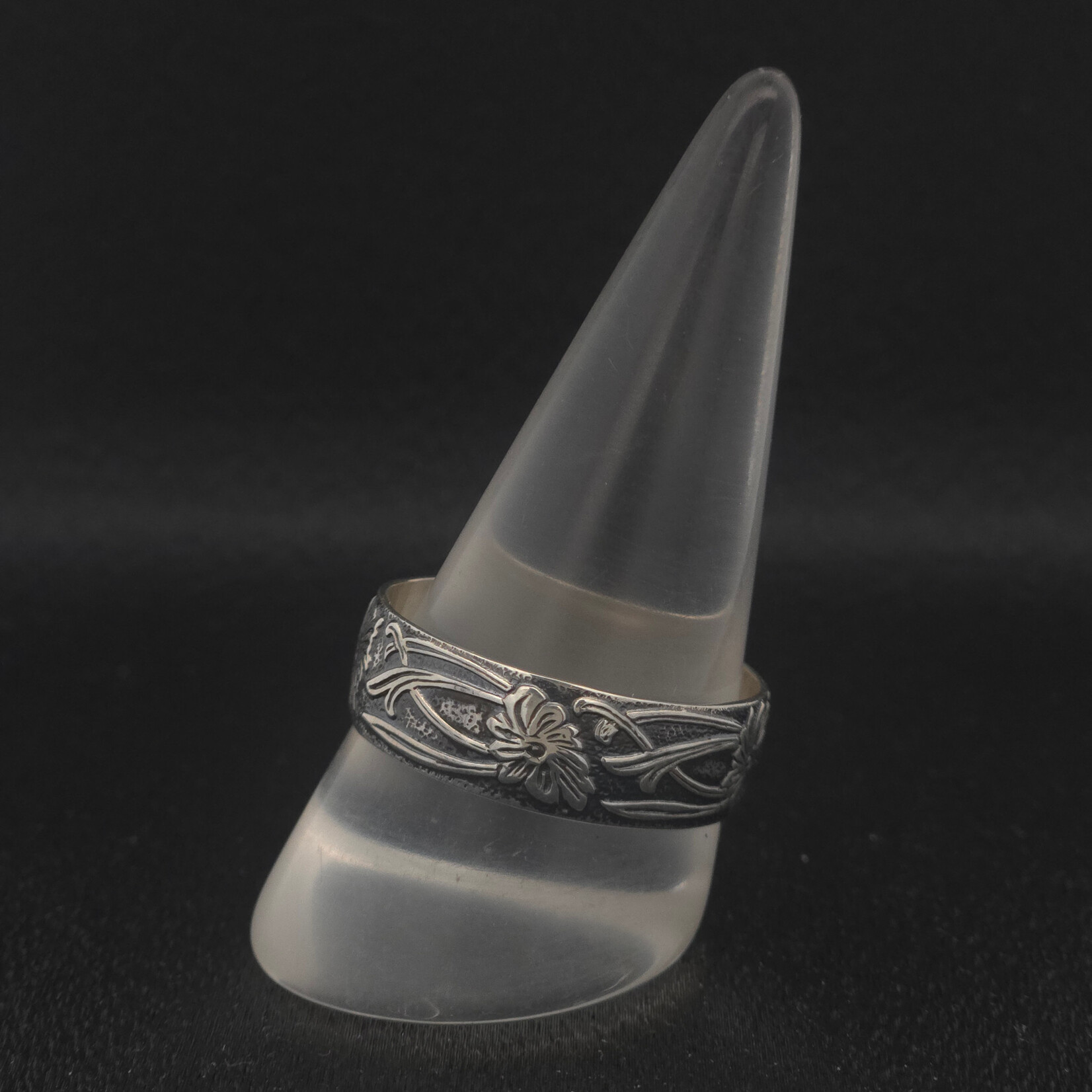 Modern Heirloom® Flower and Vines Milled Half Round Band, 8mm, Sterling