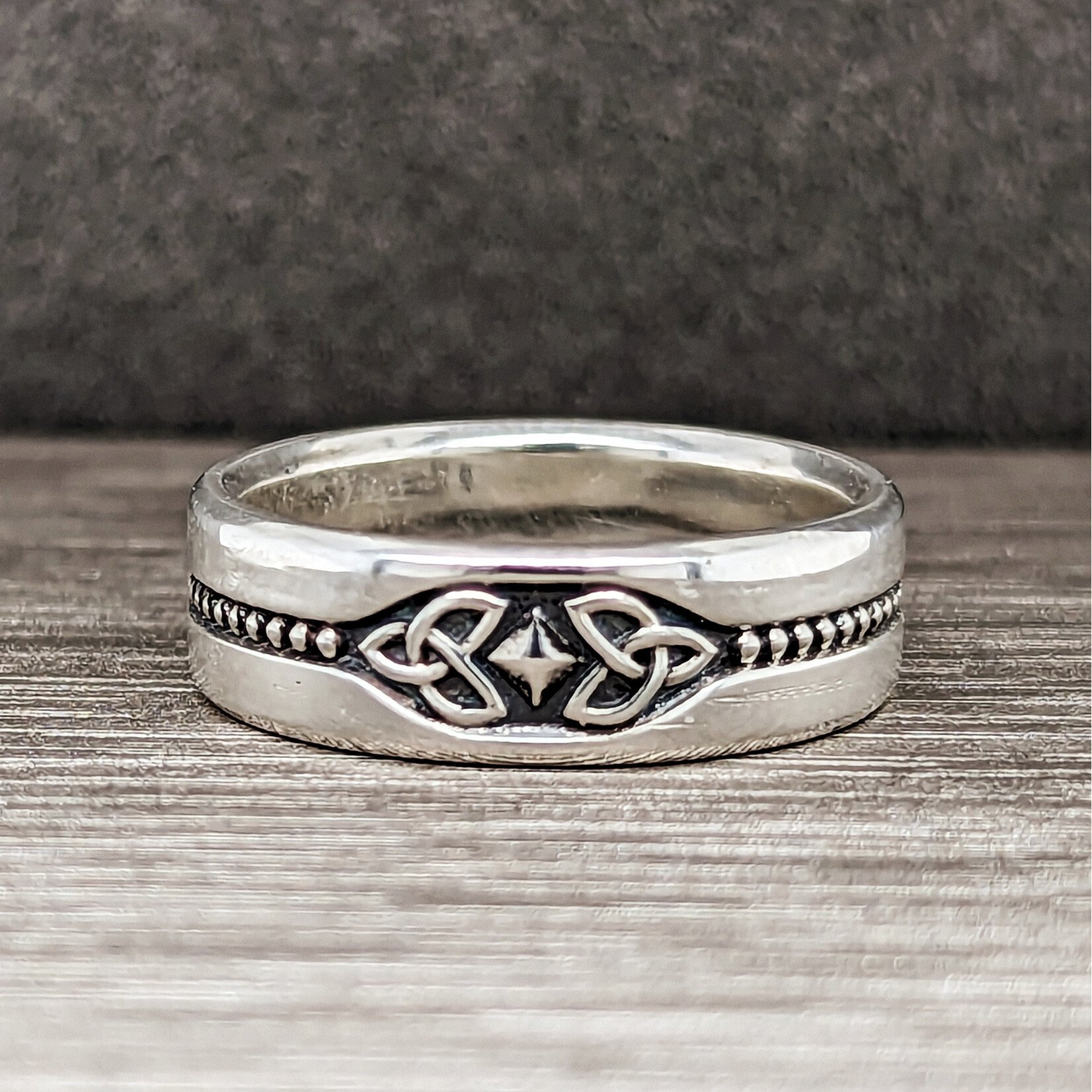 Modern Heirloom® Silver Celtic Trefoil/Triskelion Band, 7mm, sz9