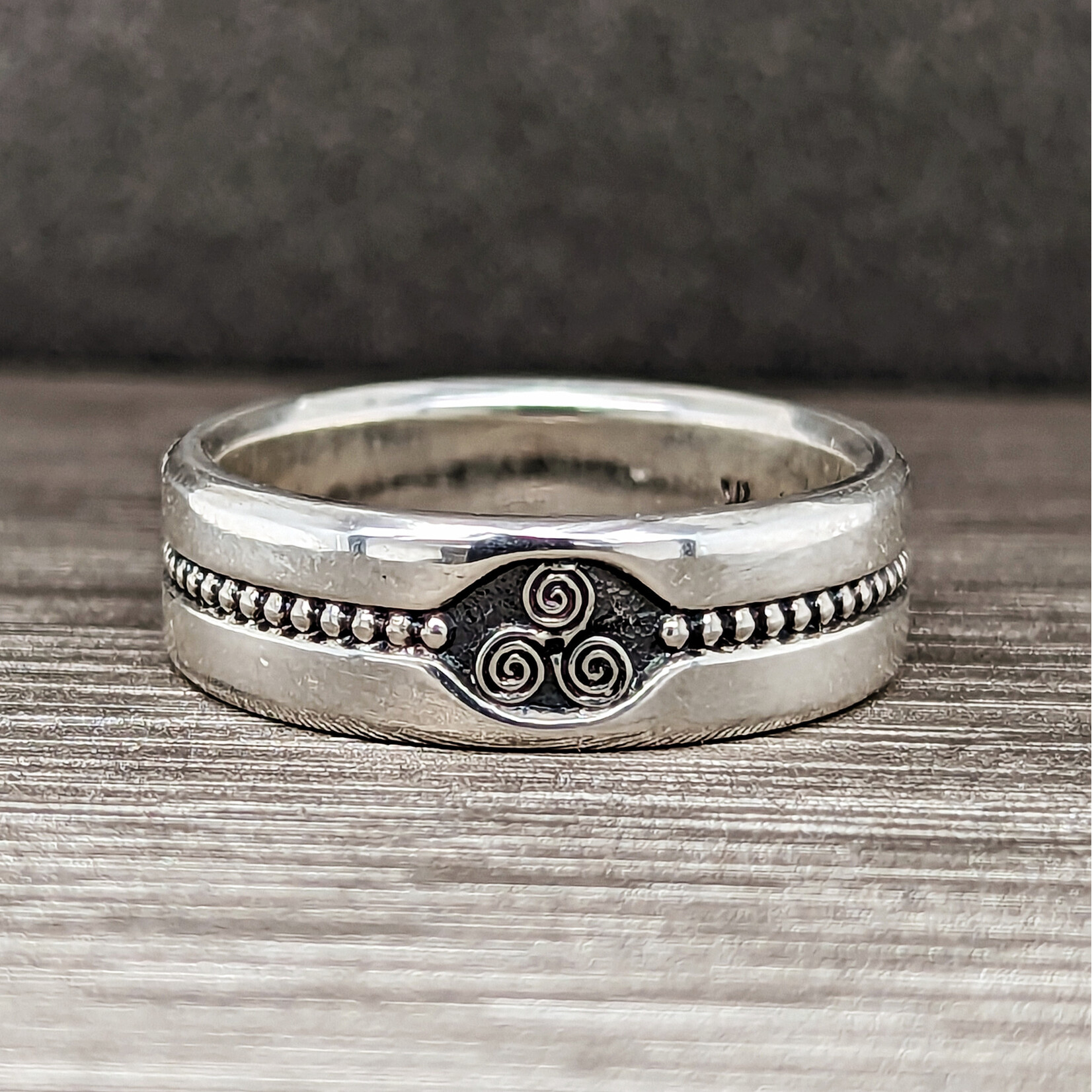 Modern Heirloom® Silver Celtic Trefoil/Triskelion Band, 7mm, sz9