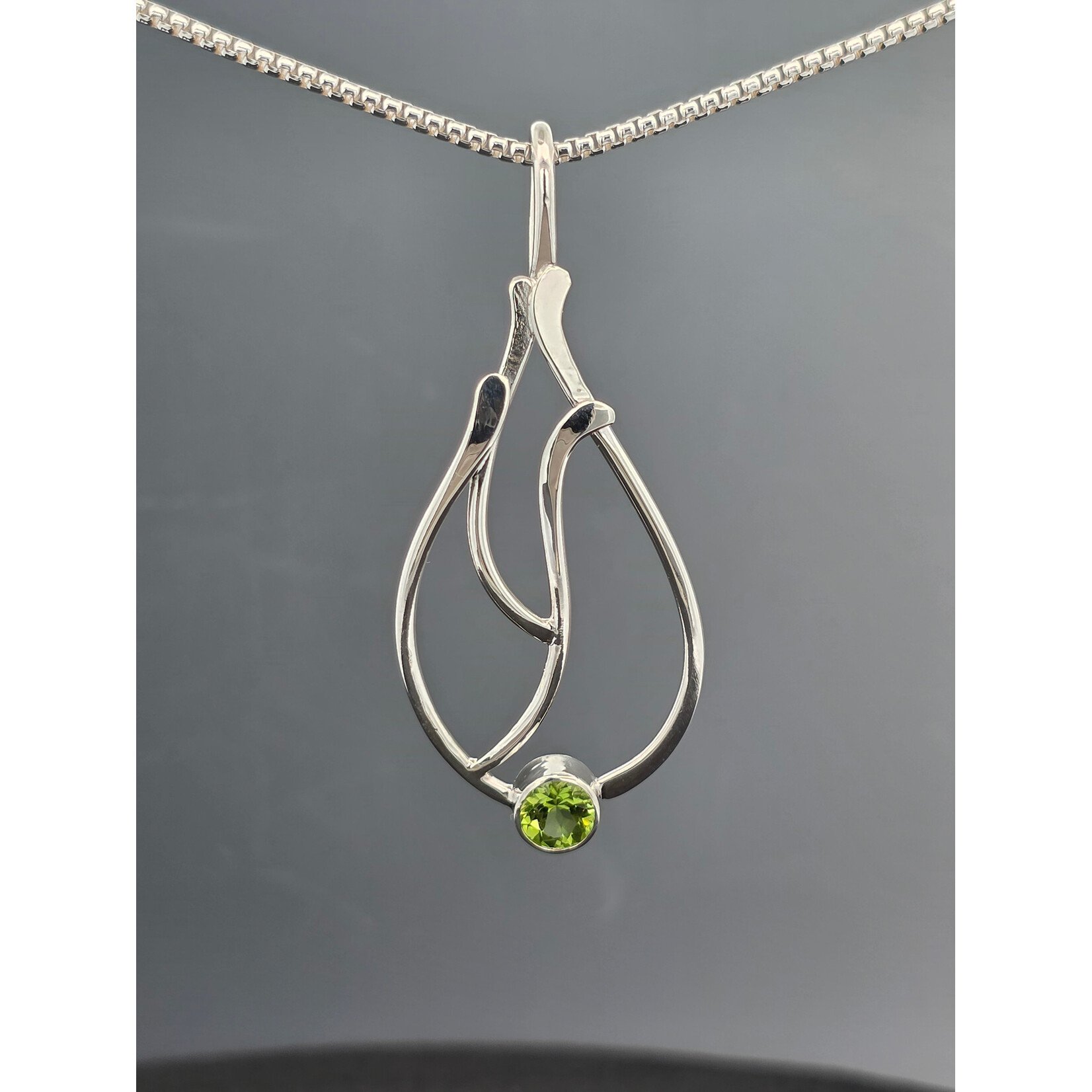 Modern Heirloom® Sterling Seagrass Pendant w/ 6mm Peridot, 20"