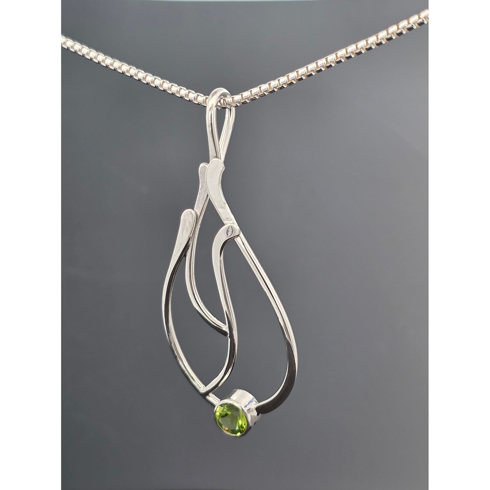 Modern Heirloom® Sterling Seagrass Pendant w/ 6mm Peridot, 20"