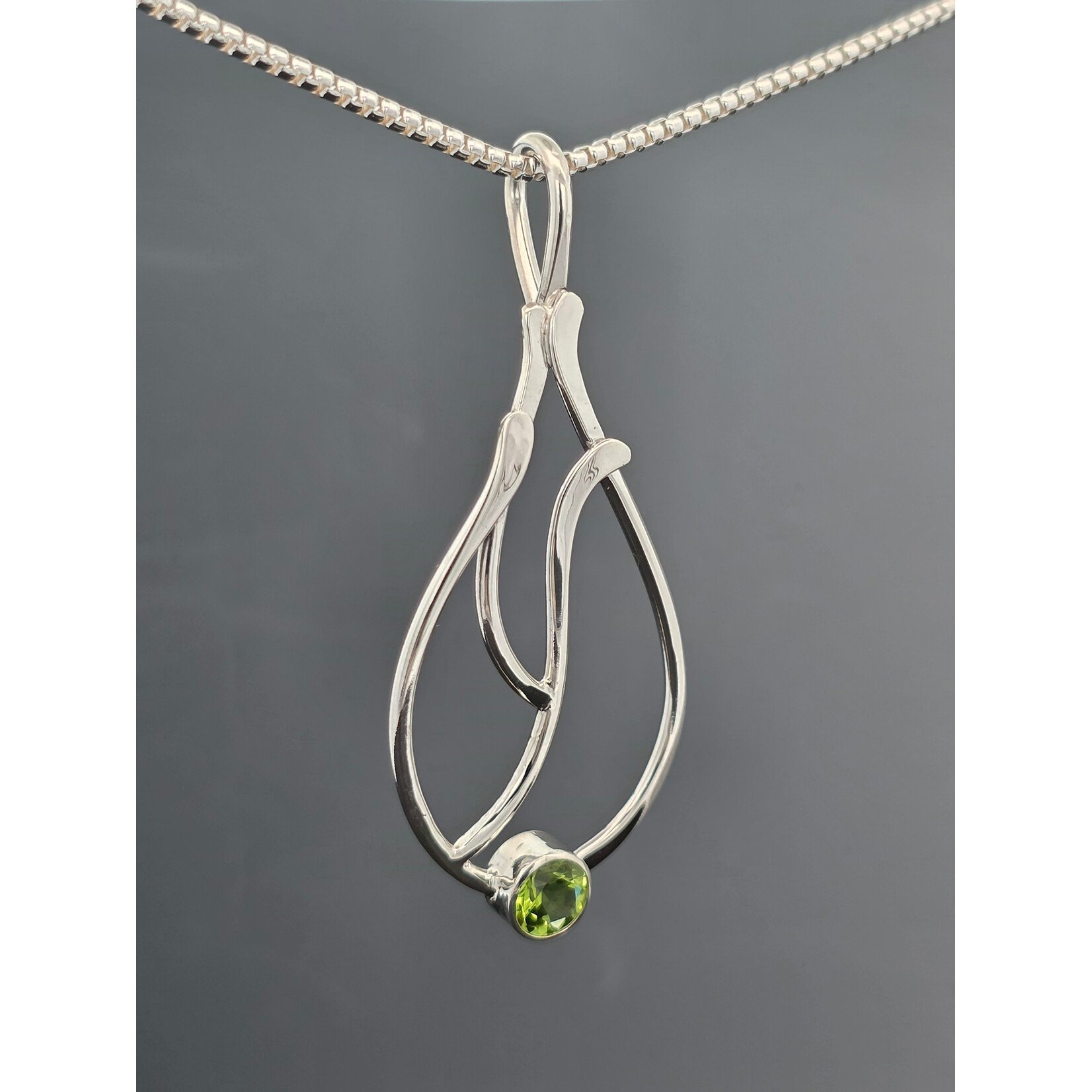 Modern Heirloom® Sterling Seagrass Pendant w/ 6mm Peridot, 20"