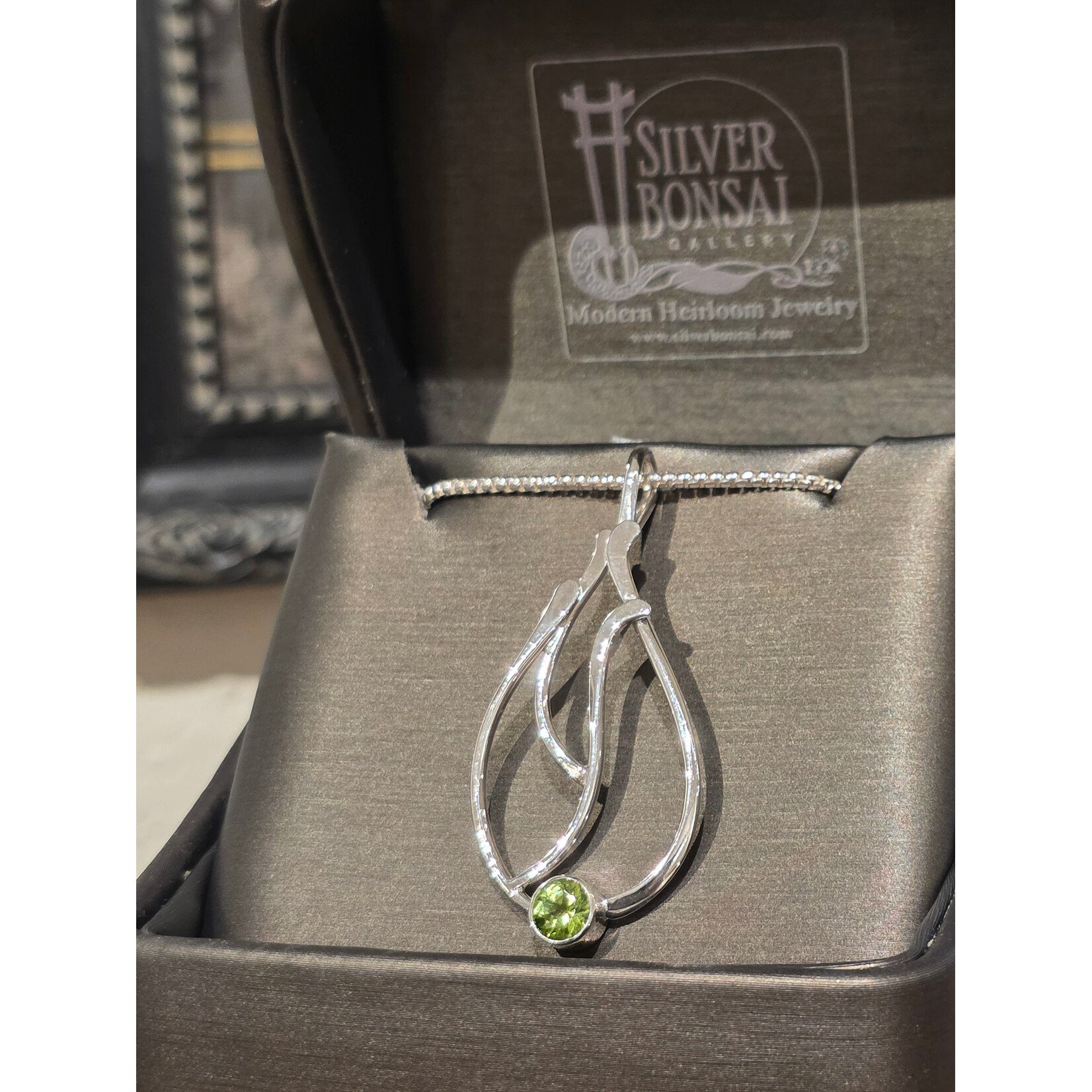 Modern Heirloom® Sterling Seagrass Pendant w/ 6mm Peridot, 20"