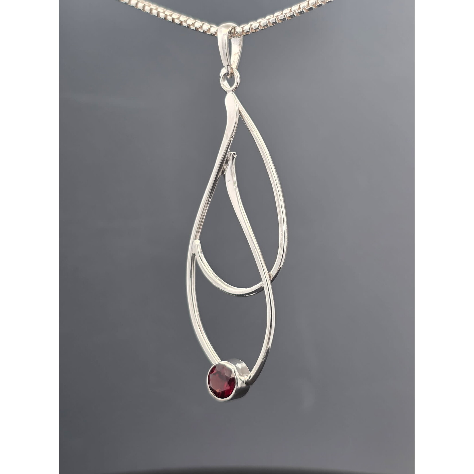 Modern Heirloom® Sterling Seagrass Pendant w/ 6mm Garnet, 20"