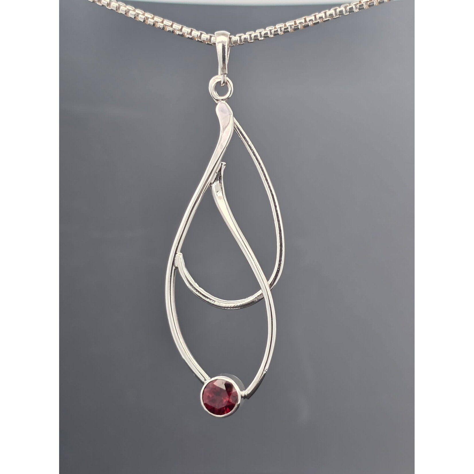 Modern Heirloom® Sterling Seagrass Pendant w/ 6mm Garnet, 20"