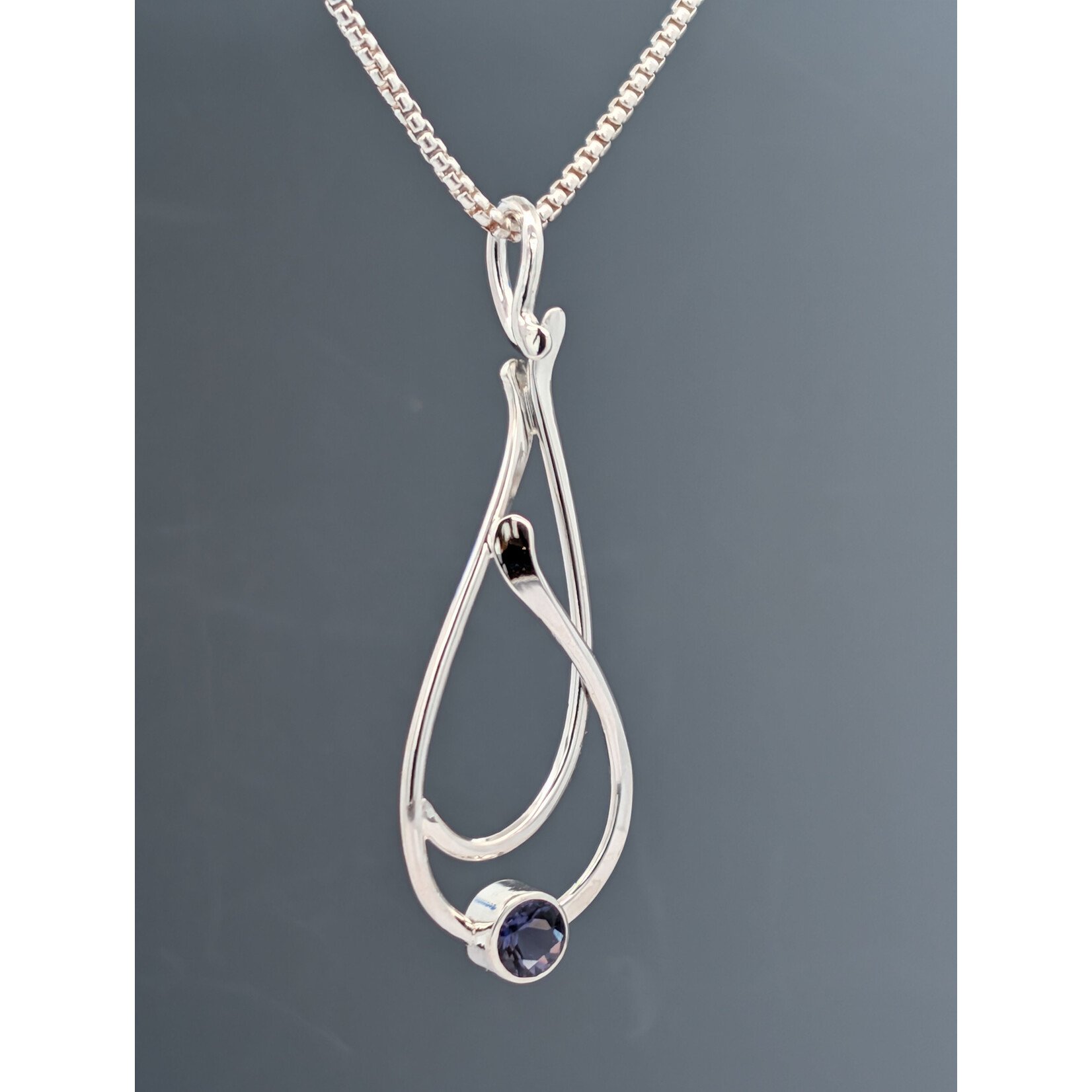 Modern Heirloom® Sterling Seagrass Pendant w/ 6mm Iolite, 16"
