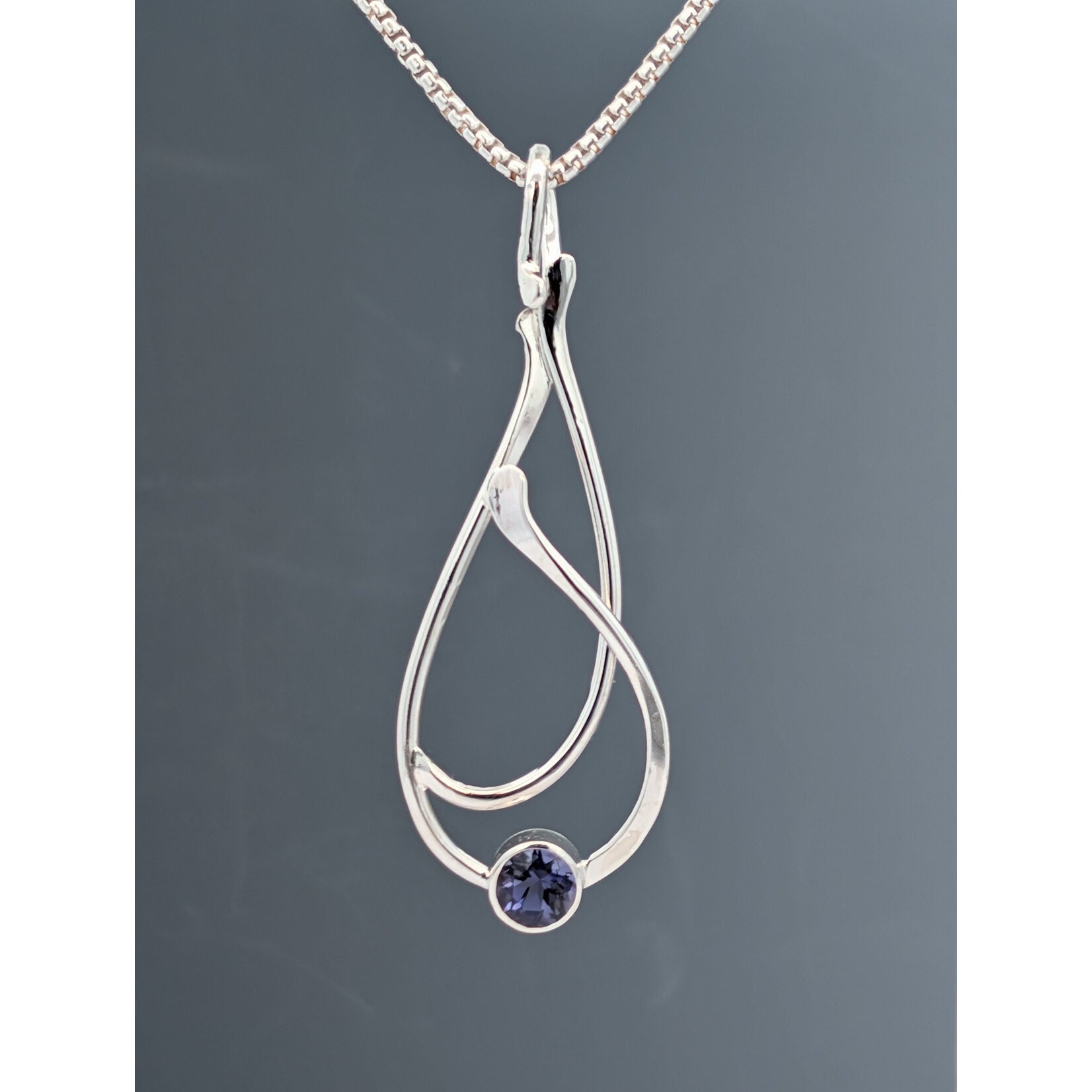 Modern Heirloom® Sterling Seagrass Pendant w/ 6mm Iolite, 16"