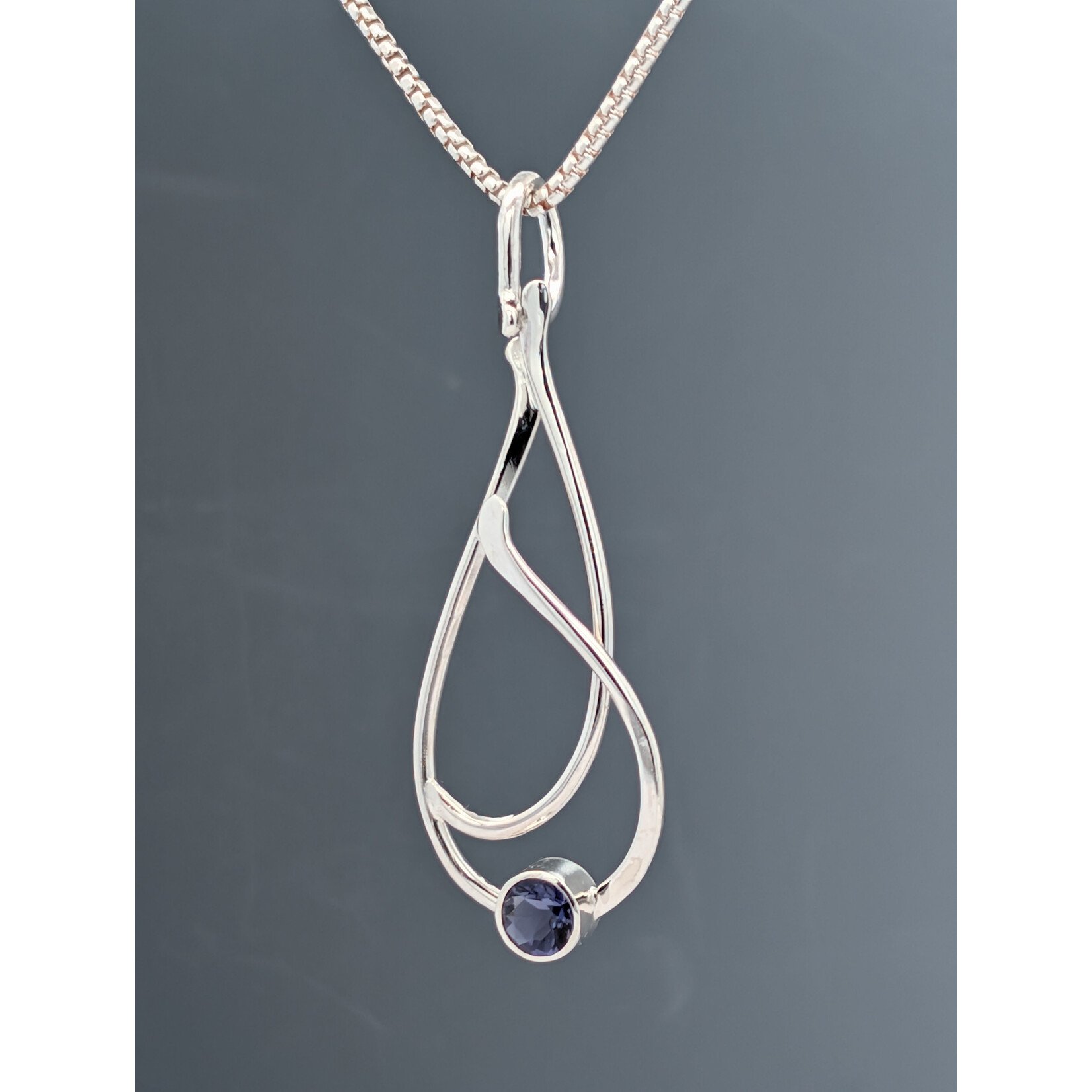 Modern Heirloom® Sterling Seagrass Pendant w/ 6mm Iolite, 16"
