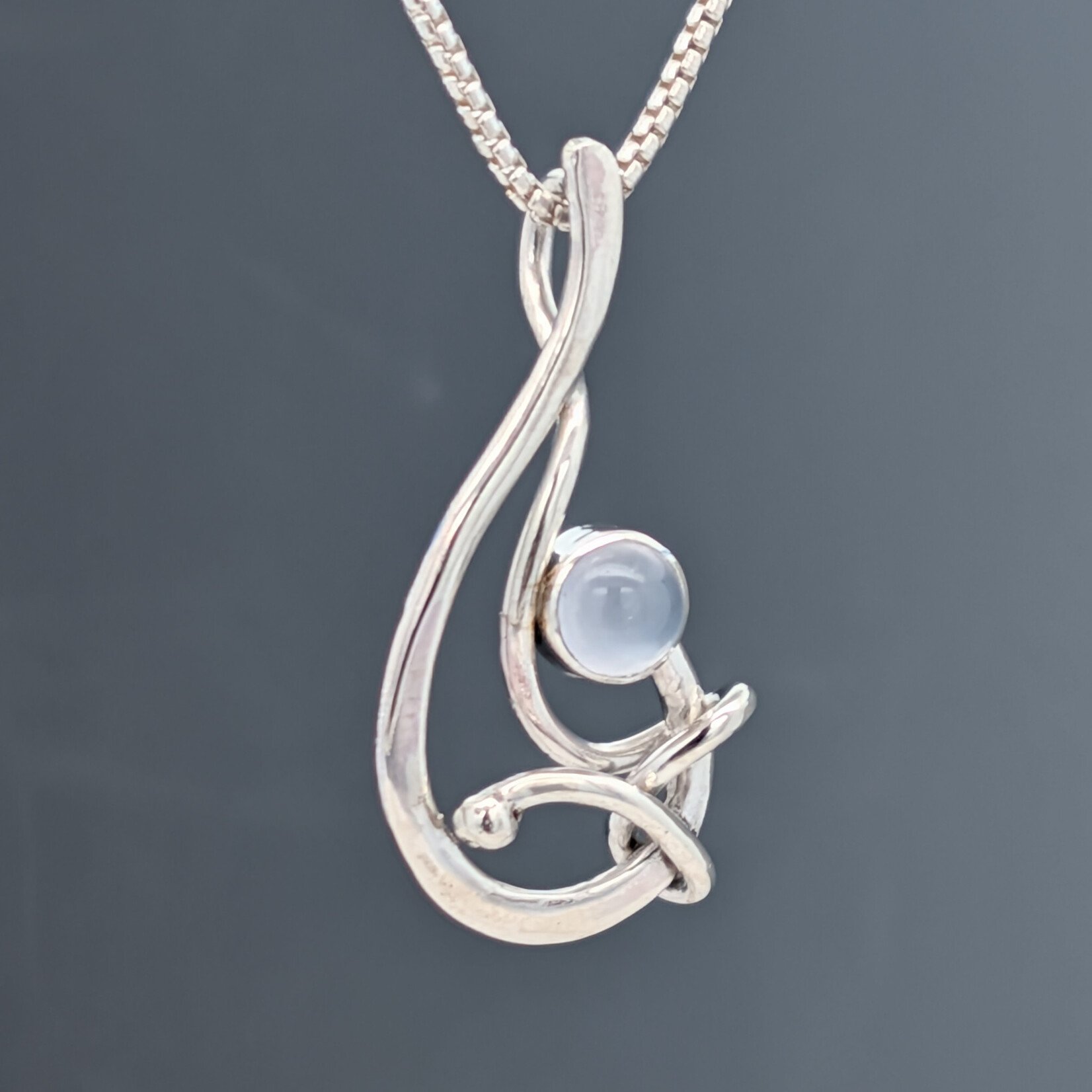Modern Heirloom® Sterling Seagrass Pendant w/ 5mm Chalcedony, 18"