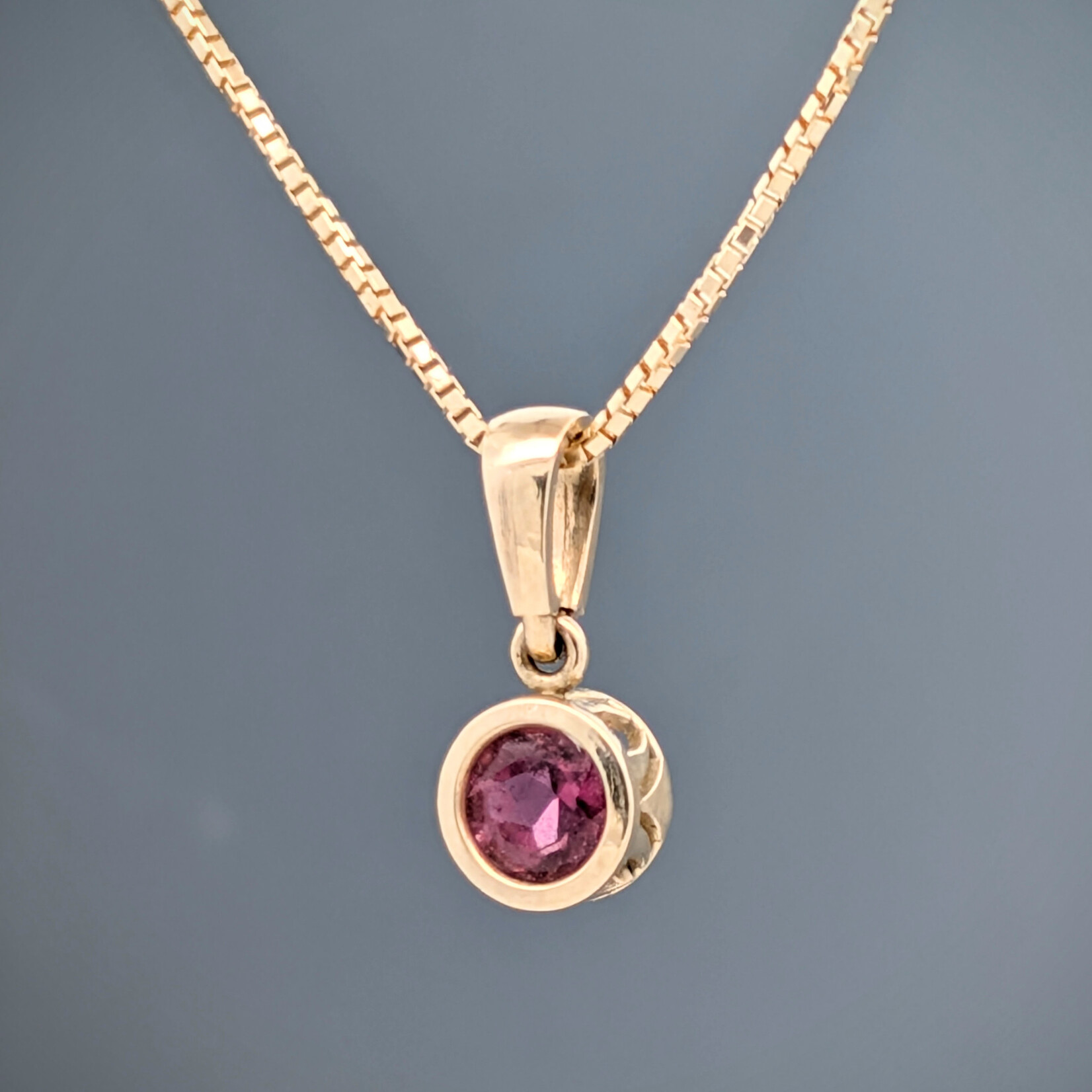14KY Filigree Pendant w/ 5mm Pink Tourmaline on 18" Octava Chain