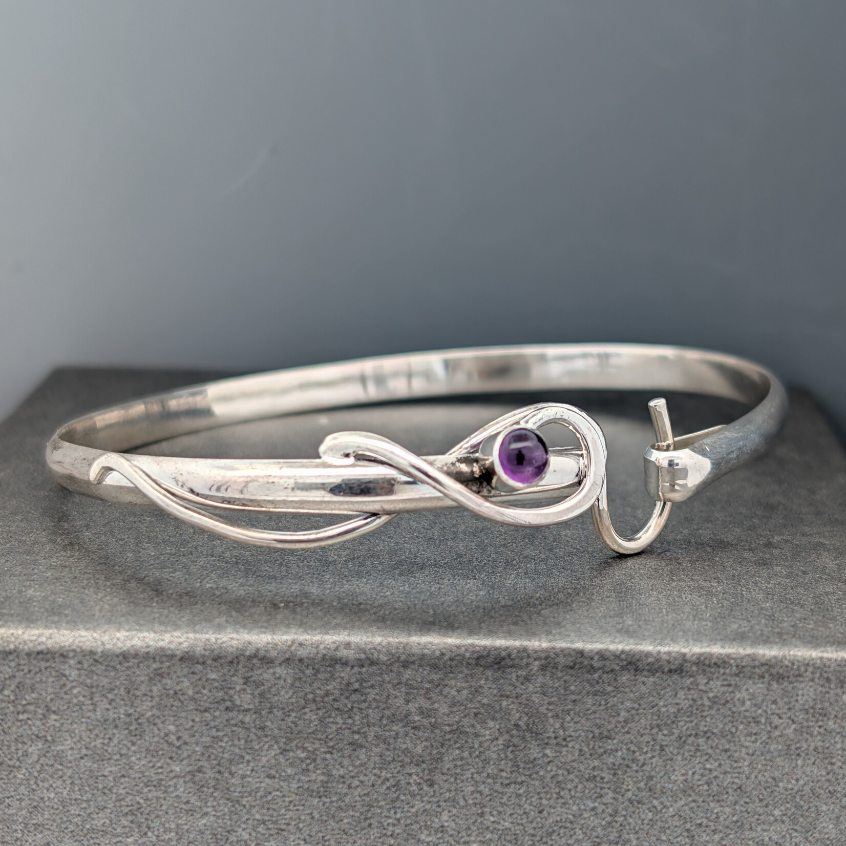 Modern Heirloom® AC Hook Bracelet Amethyst 5mm Cabochon