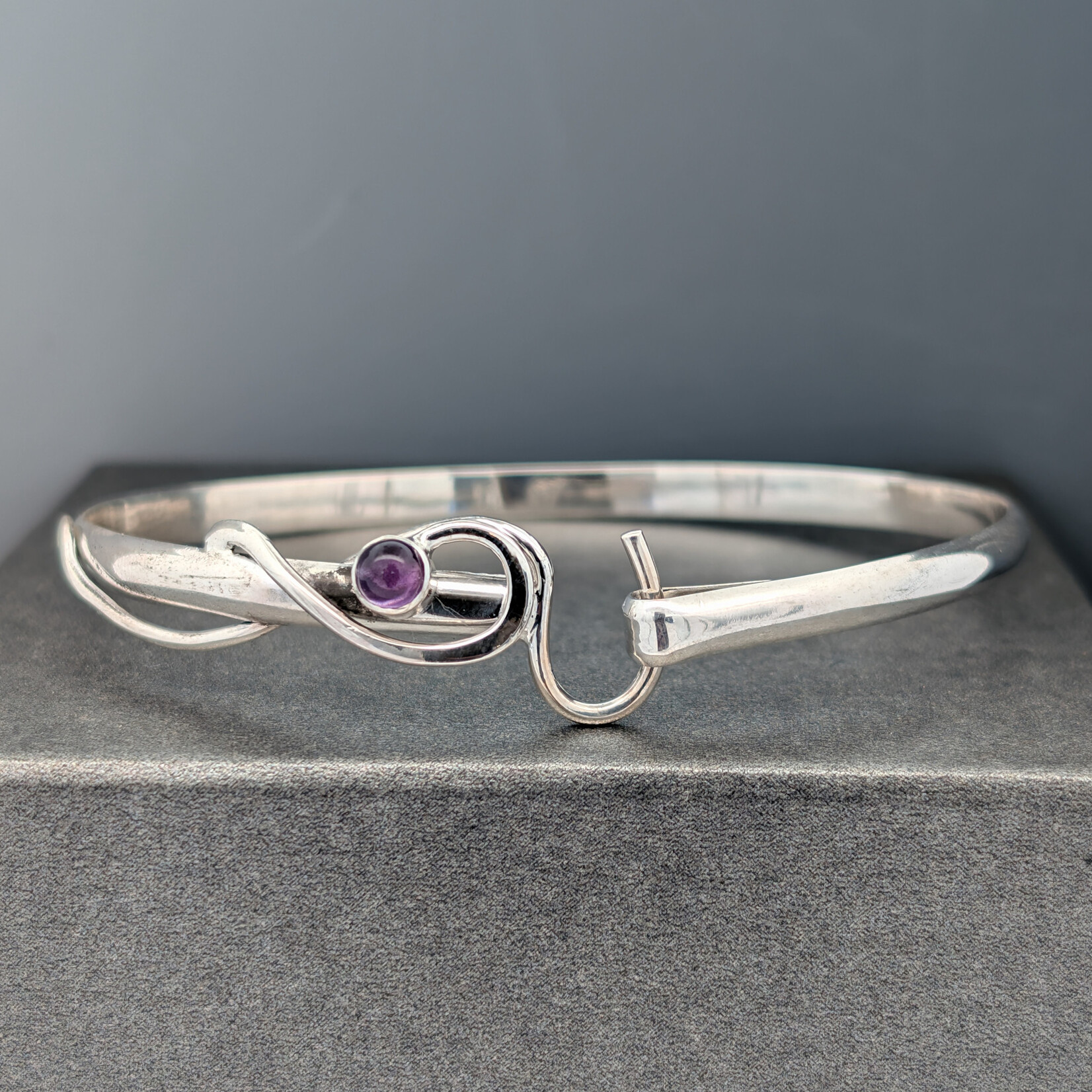 Modern Heirloom® AC Hook Bracelet Amethyst 5mm Cabochon