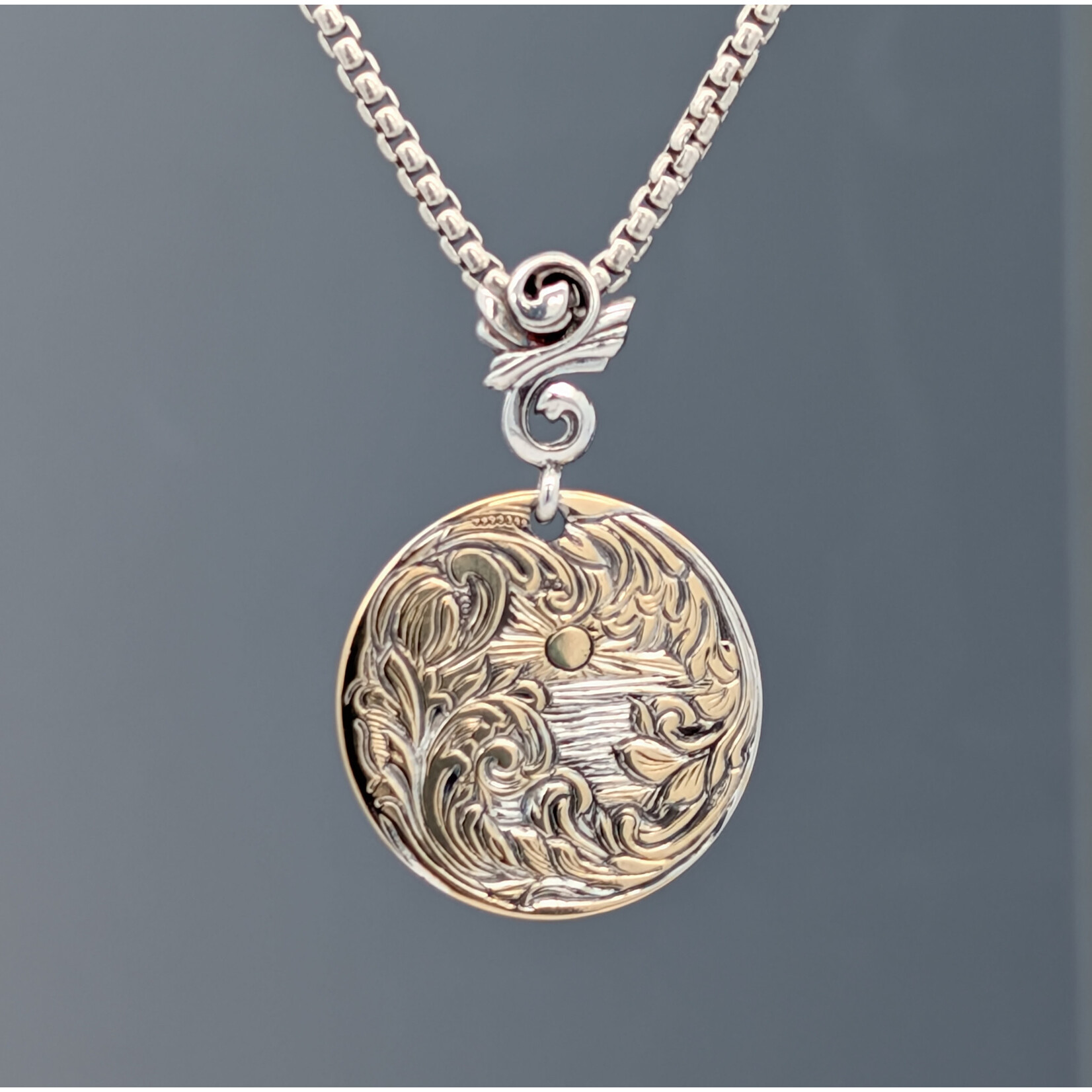 Modern Heirloom® Sunrise by the Sea Two Tone Mini Medallion, 18" RDB