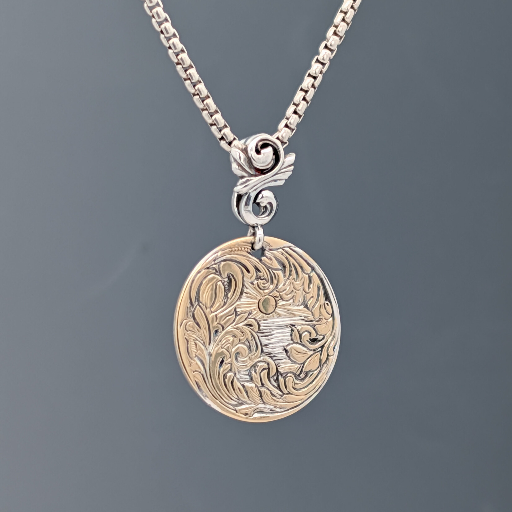 Modern Heirloom® Sunrise by the Sea Two Tone Mini Medallion, 18" RDB