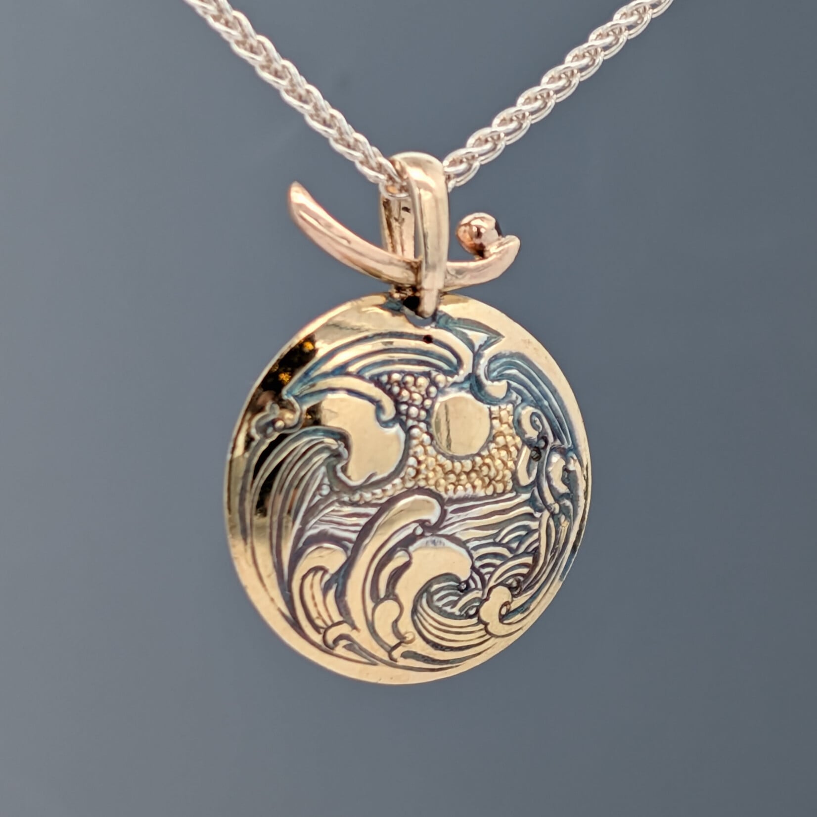 Modern Heirloom® Sunset By the Sea, Bimetal Engraved Medallion, 22" Spiga