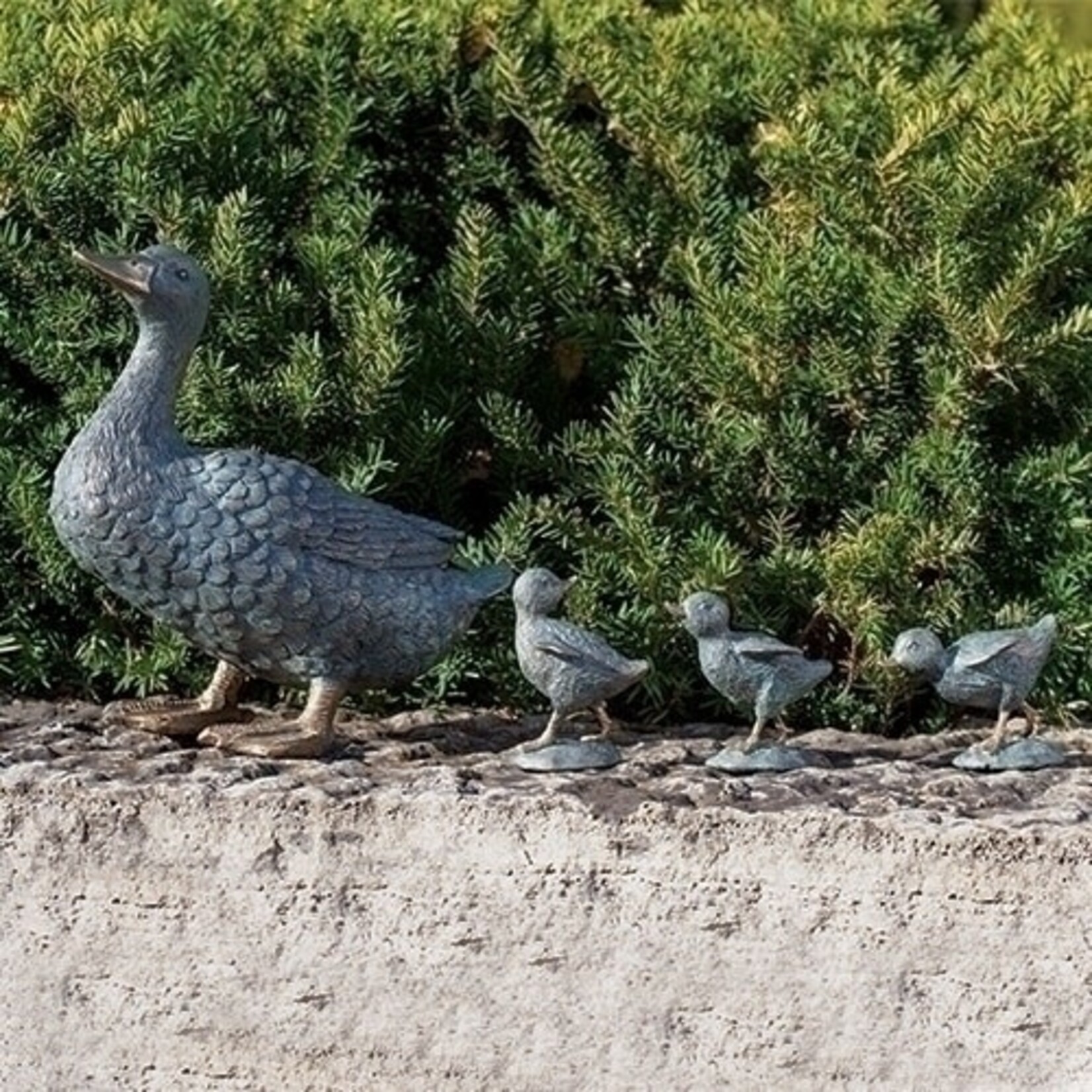 Duck With Ducklings Statue Set